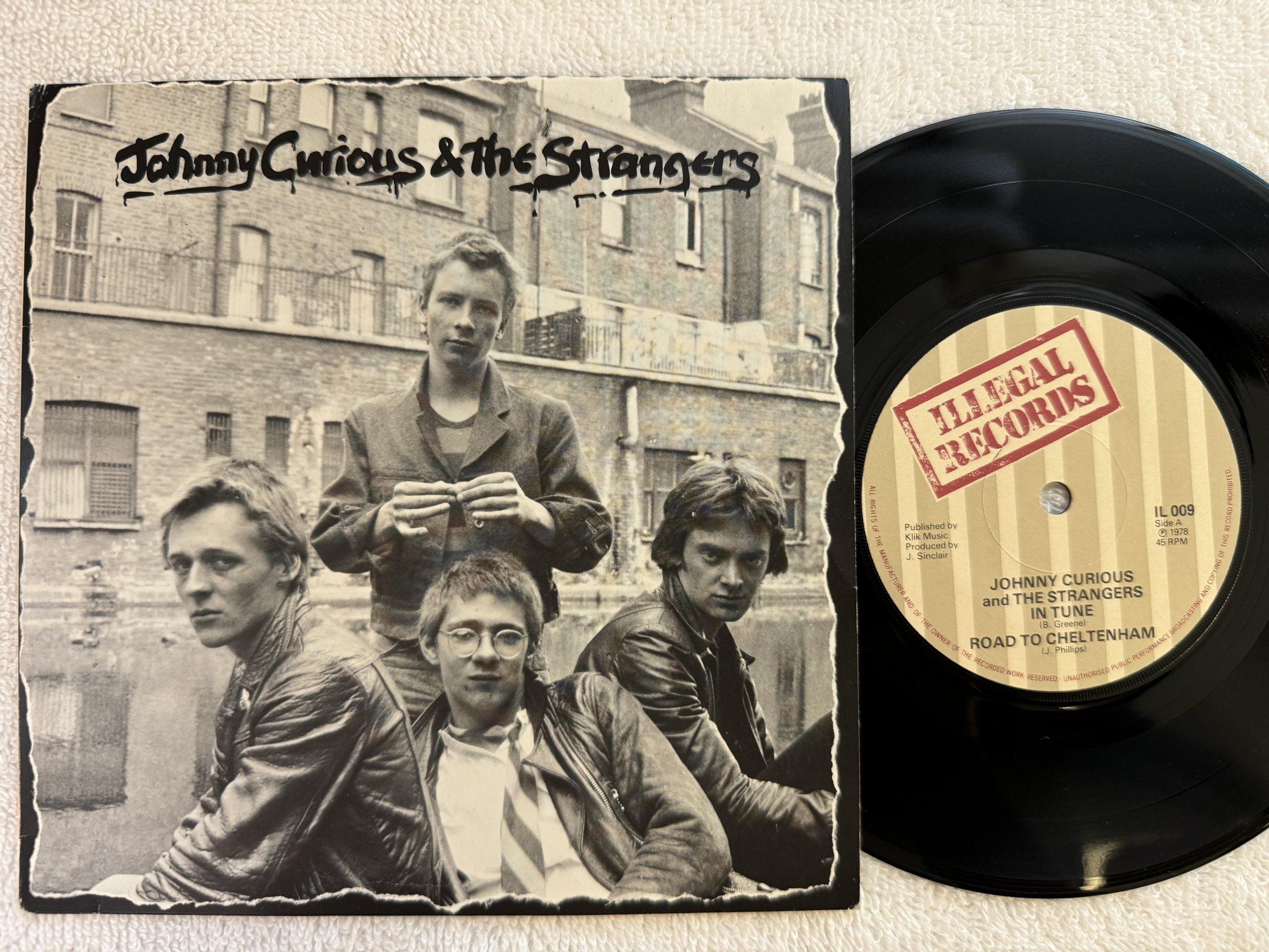 Omslagsbild för skivan JOHNNY CURIOUS & THE STRANGERS In Tune 7" -78 UK ILLEGAL IL 009