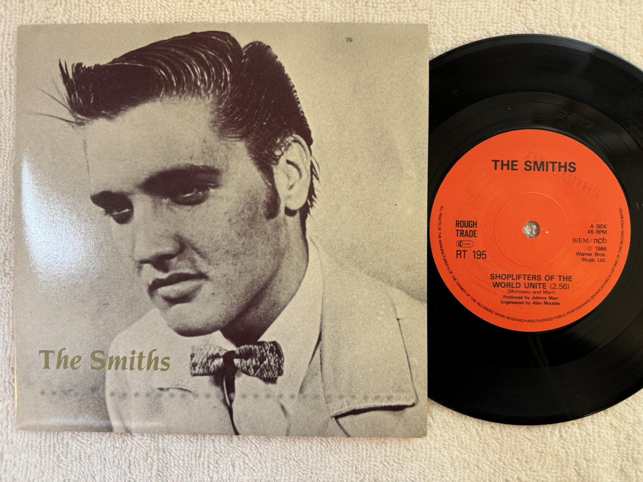 Omslagsbild för skivan THE SMITHS shoplifters of the world unite 7" ncb ROUGH TRADE RT-195