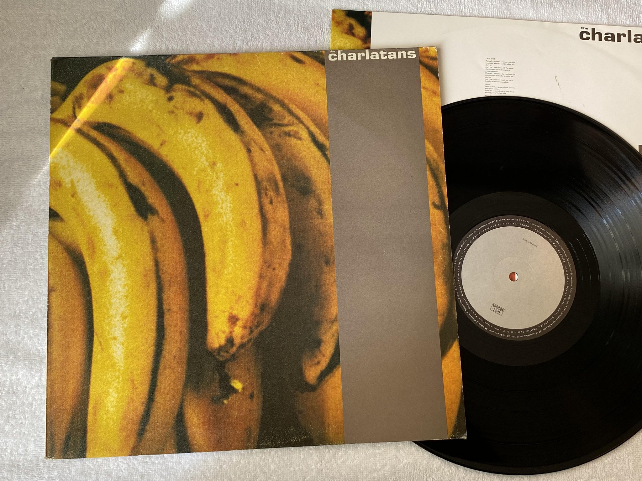 Omslagsbild för skivan THE CHARLATANS Between 10th And 11th LP -92 SITUATION TWO SITU 37