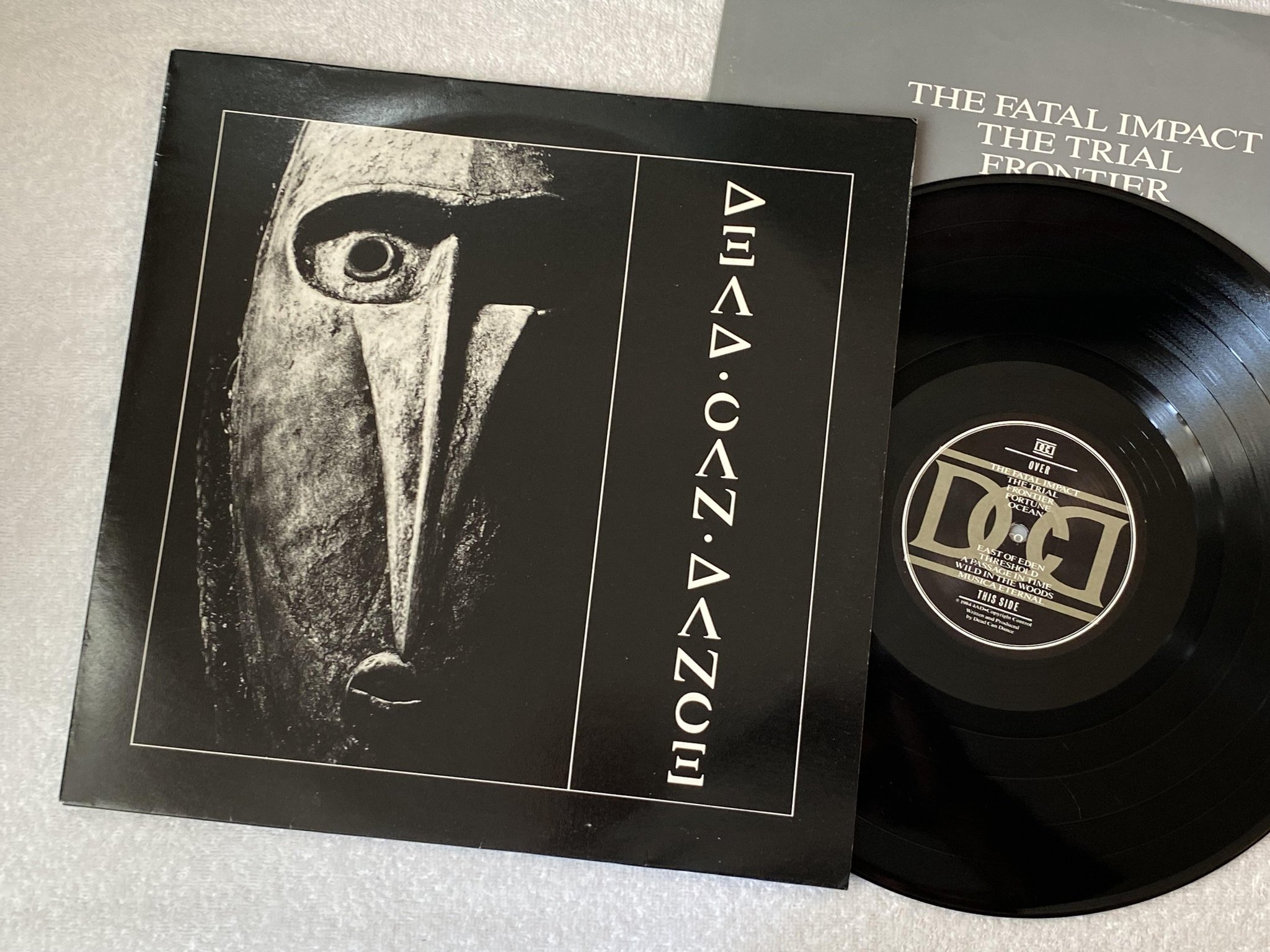 Omslagsbild för skivan DEAD CAN DANCE s/t LP -84 4AD CAD 404