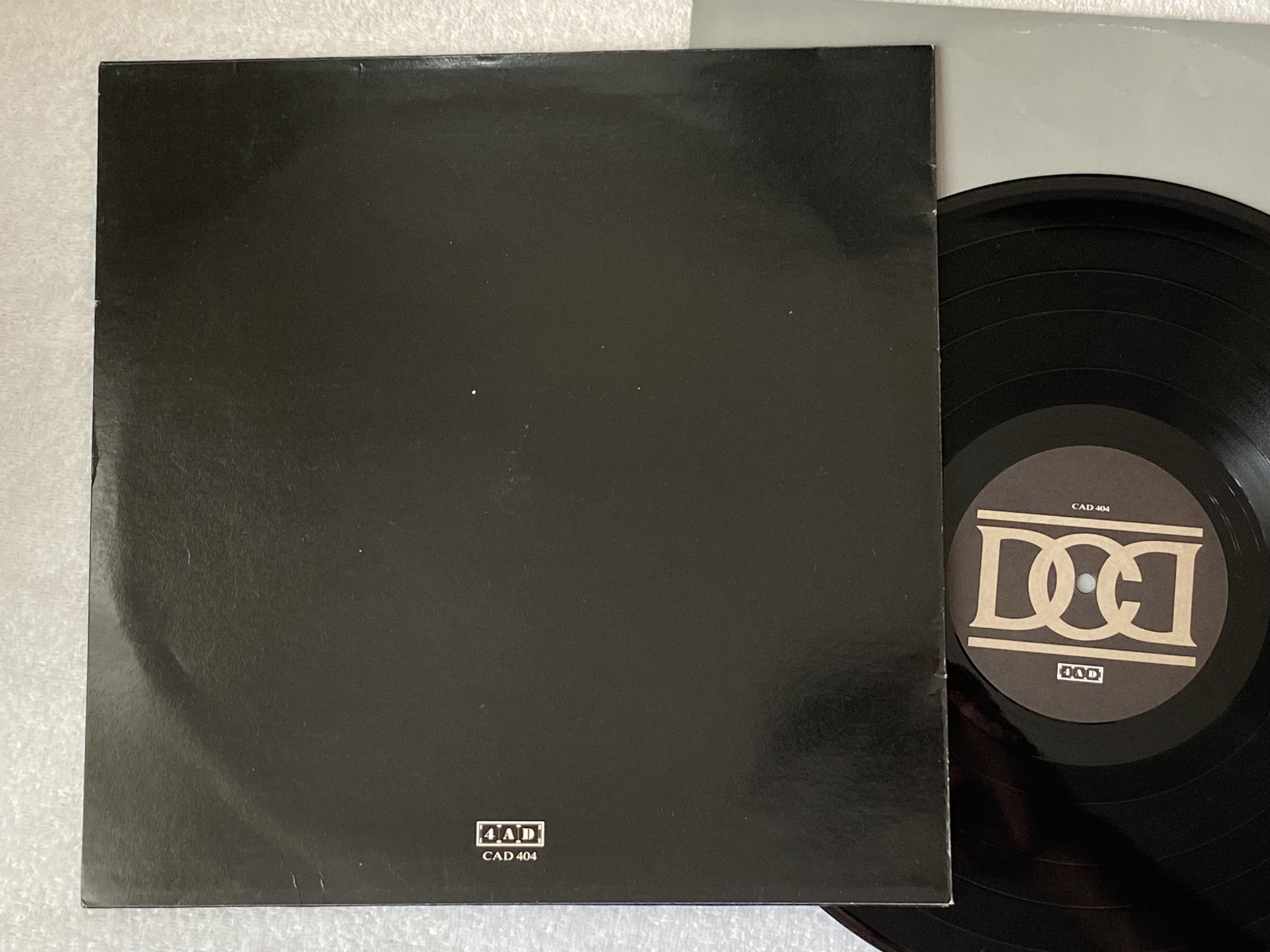 Omslagsbild för skivan DEAD CAN DANCE s/t LP -84 4AD CAD 404