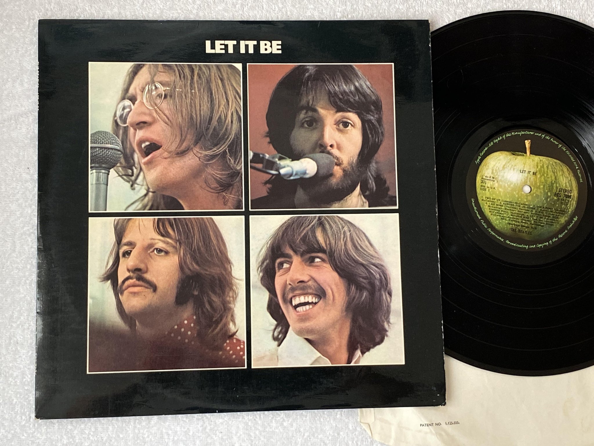 Omslagsbild för skivan THE BEATLES let it be LP -70 UK APPLE PCS 7096