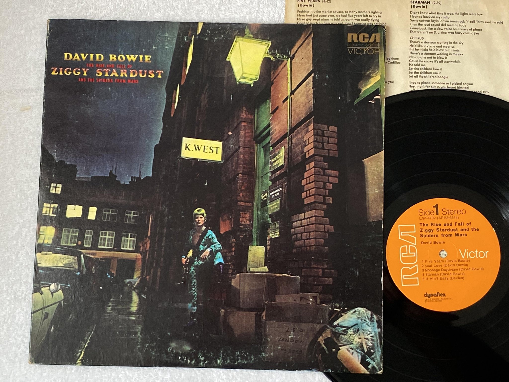 Omslagsbild för skivan DAVID BOWIE the rise and fall of Ziggy Stardust LP -72 US RCA dynaflex LSP 4702