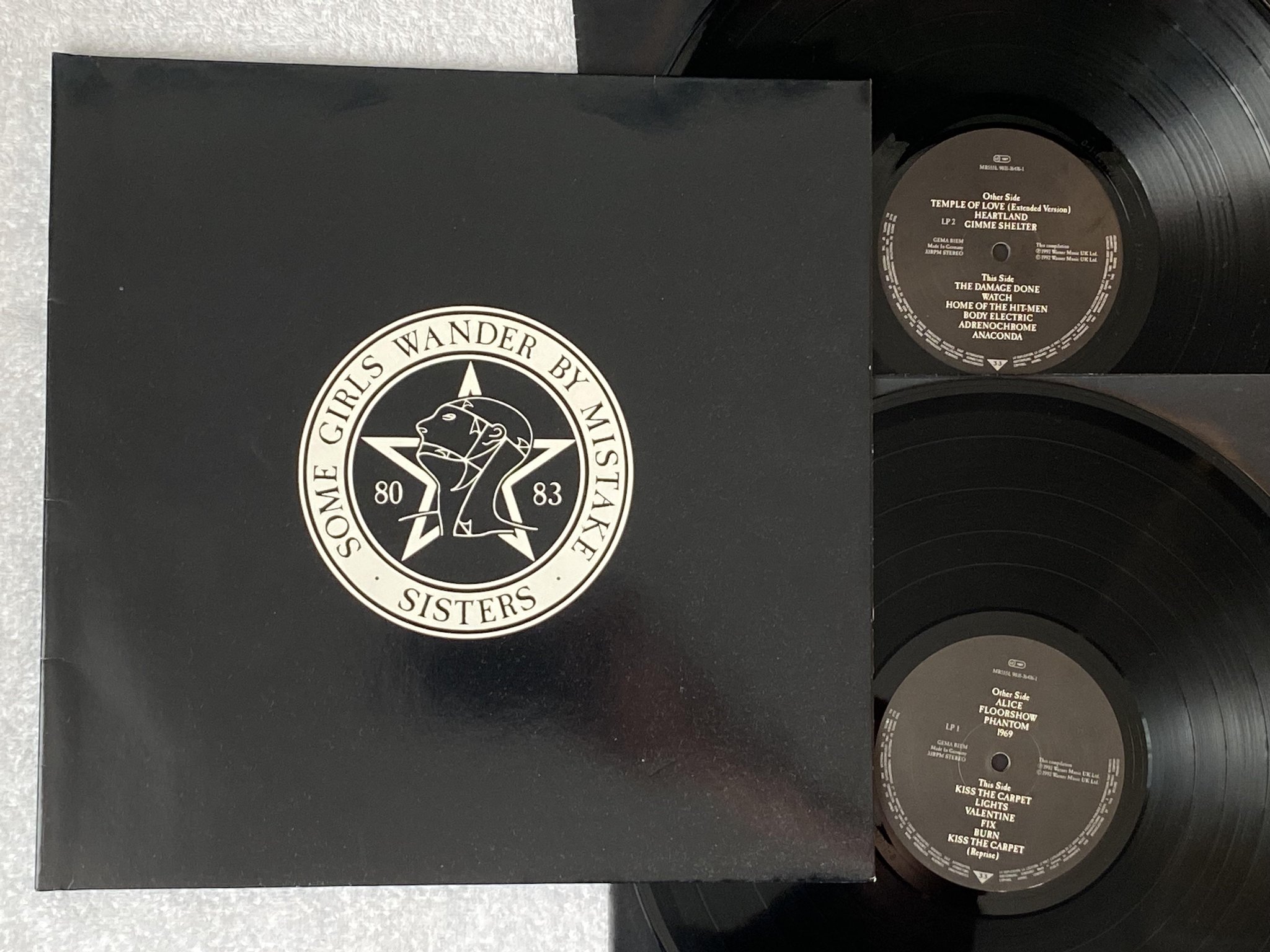 Omslagsbild för skivan THE SISTERS OF MERCY Some Girls Wander By... 2xLP -92 MERCIFUL RELEASE MR555L