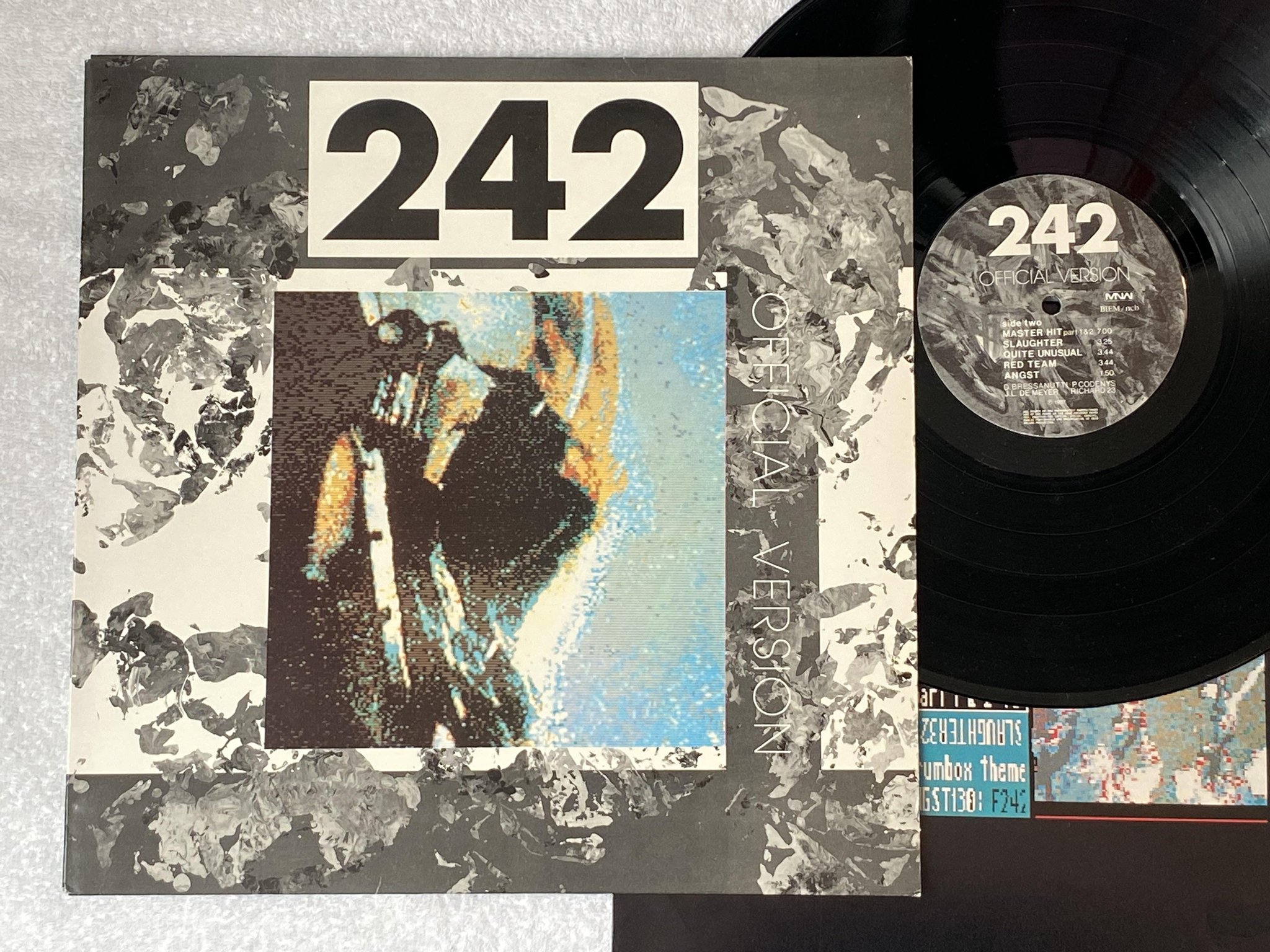Omslagsbild för skivan FRONT 242 Official Version LP -87 ncb MNW RRE LP 5