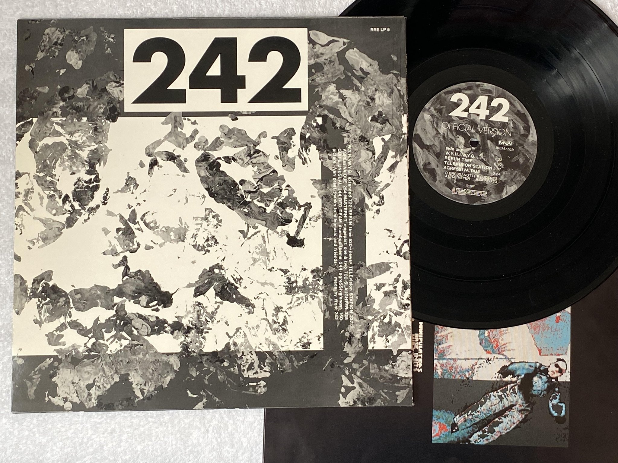 Omslagsbild för skivan FRONT 242 Official Version LP -87 ncb MNW RRE LP 5