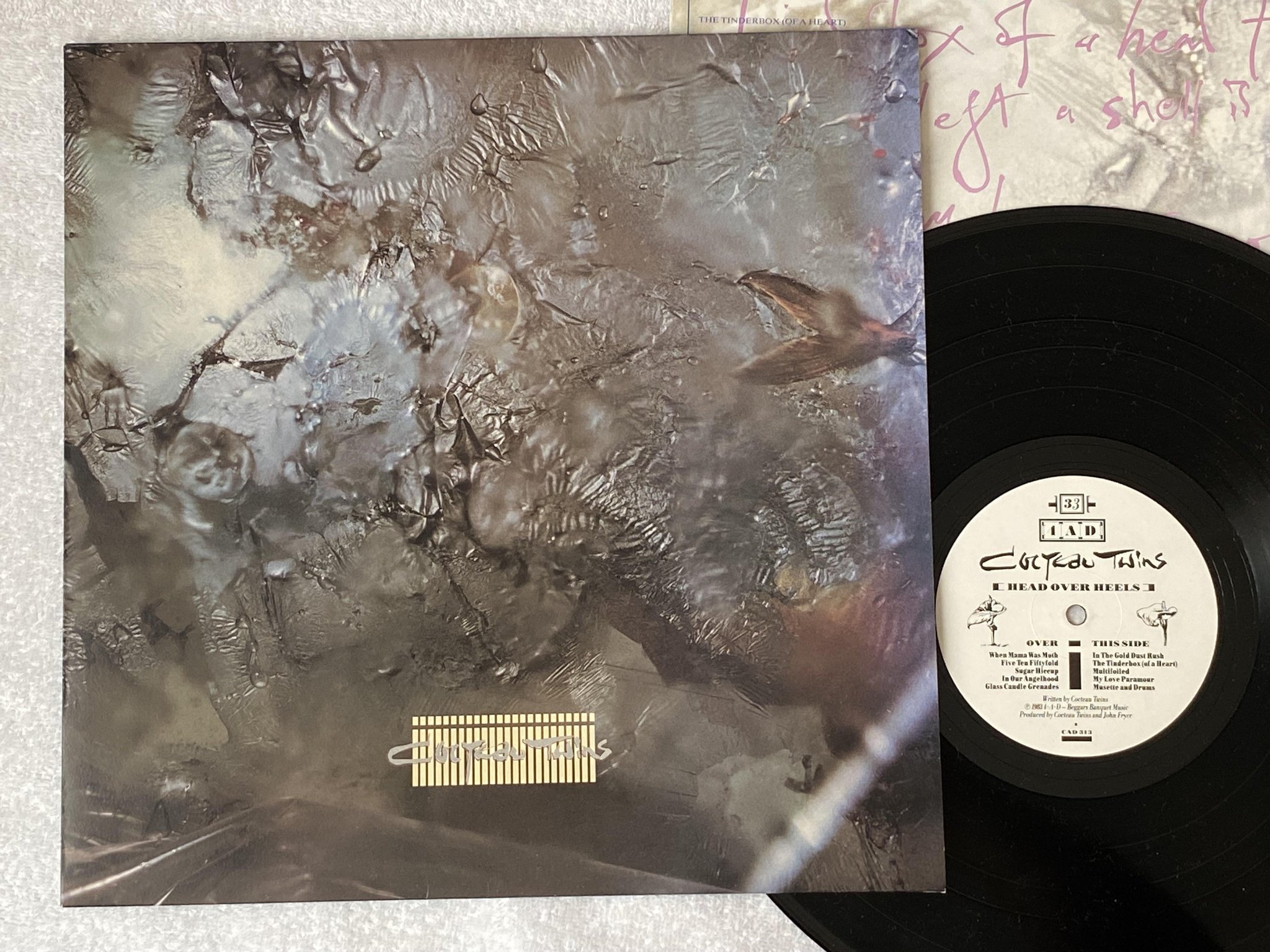 Omslagsbild för skivan COCTEAU TWINS Head Over Heels LP -83 4AD CAD 313