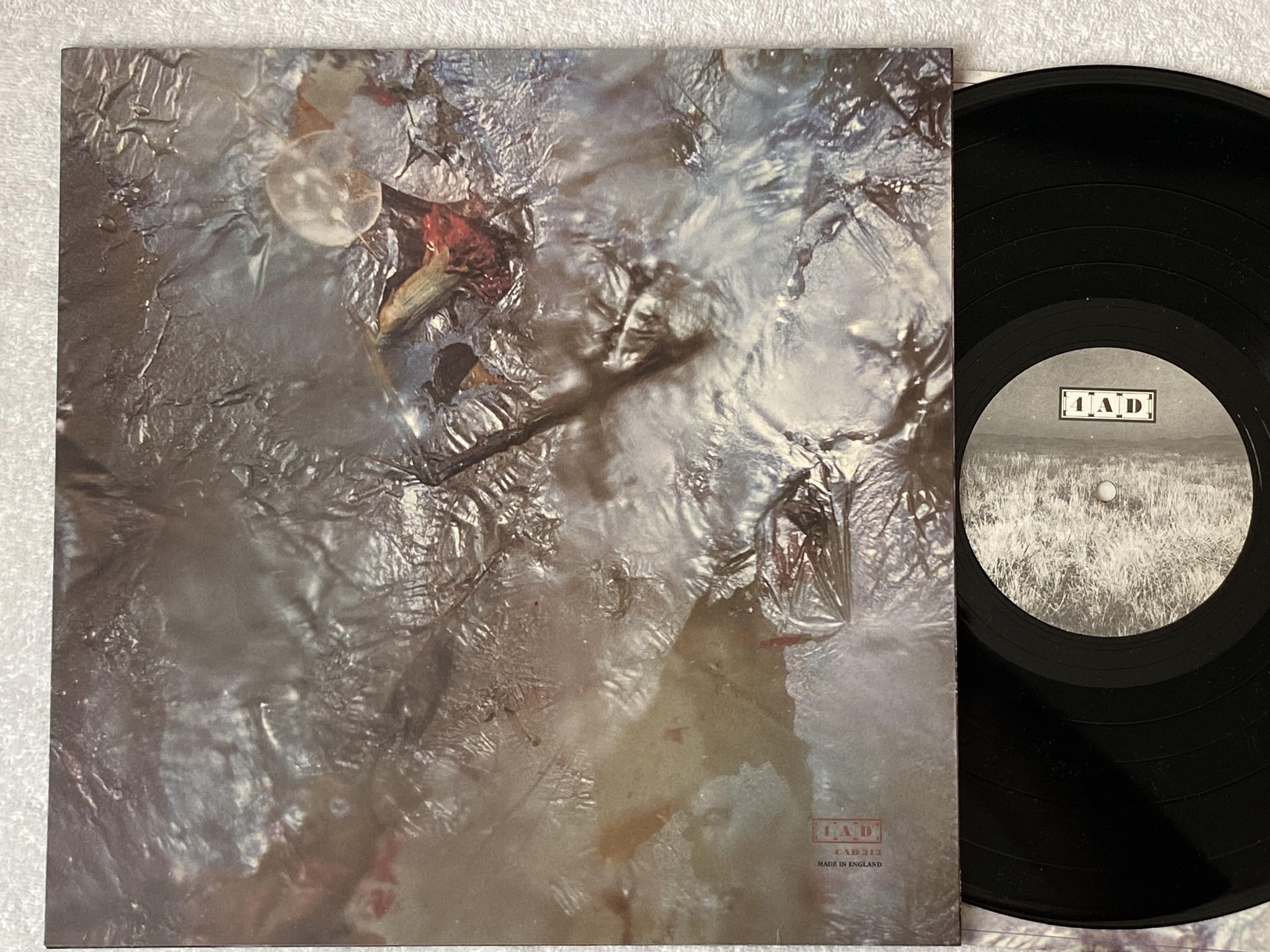Omslagsbild för skivan COCTEAU TWINS Head Over Heels LP -83 4AD CAD 313