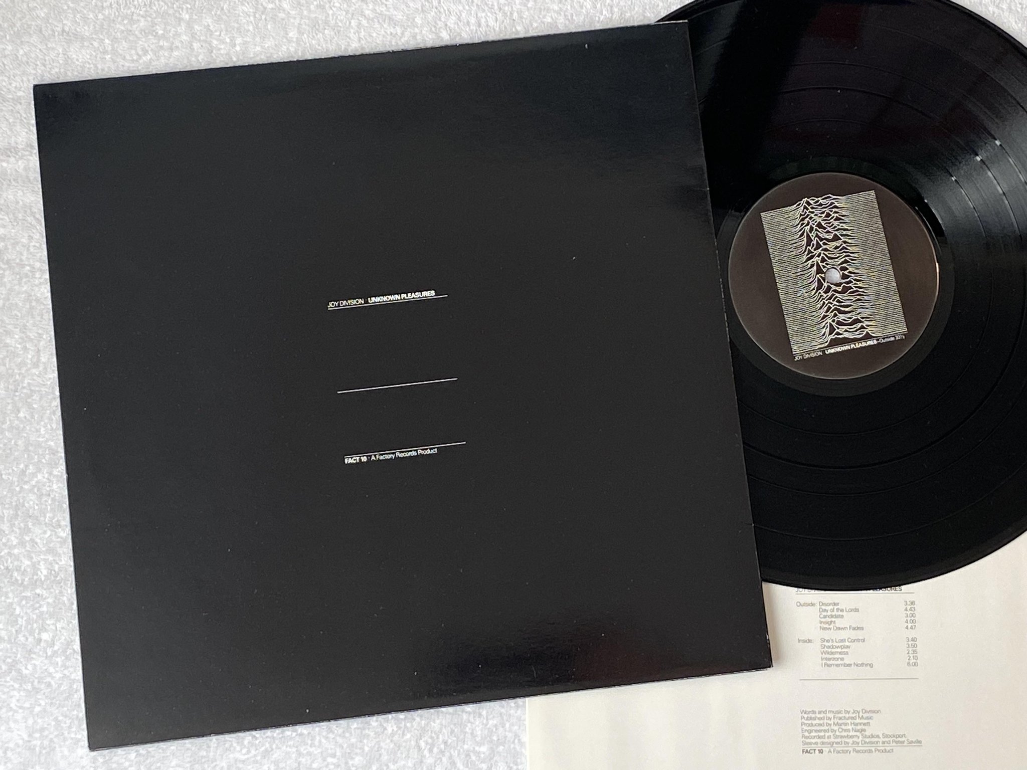 Omslagsbild för skivan JOY DIVISION Unknown Pleasures LP re UK FACTORY FACT 10 ** Plain Sleeve **