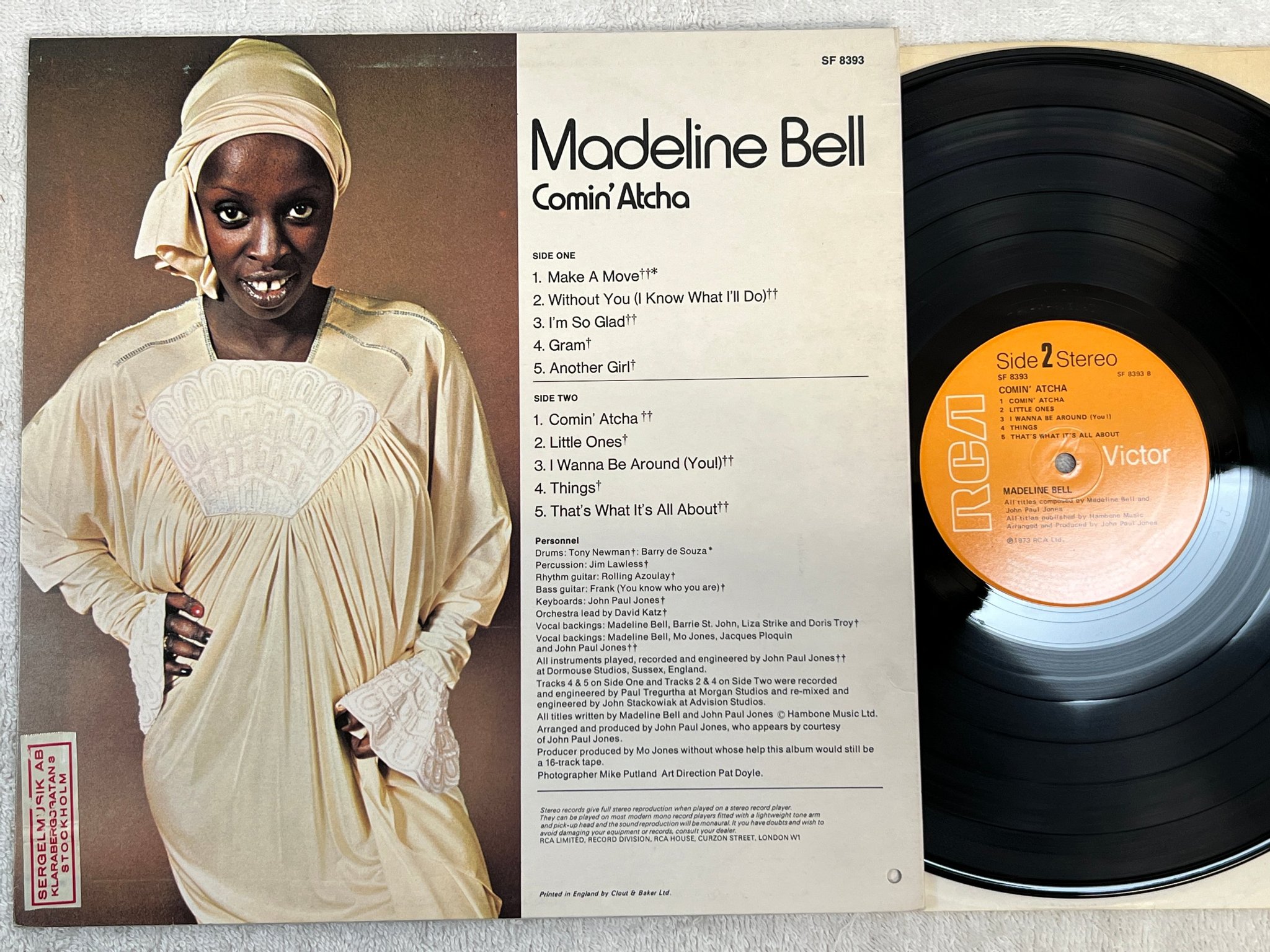 Omslagsbild för skivan MADELINE BELL comin' atcha LP -73 UK RCA SF 8393