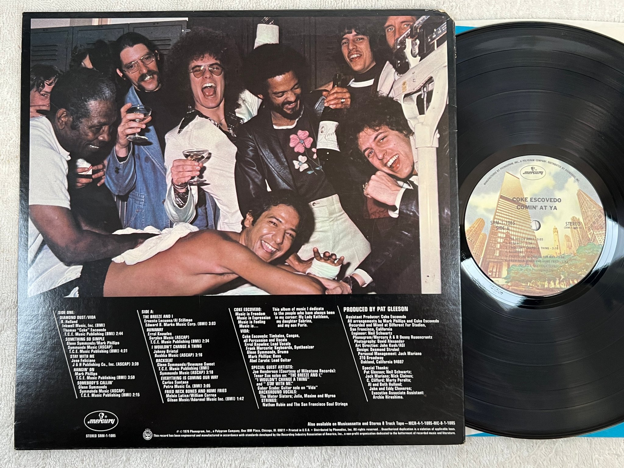 Omslagsbild för skivan COKE ESCOVEDO comin' at ya LP -76 SRM 1-1085 *** I WOULDN'T CHANGE A THING ***