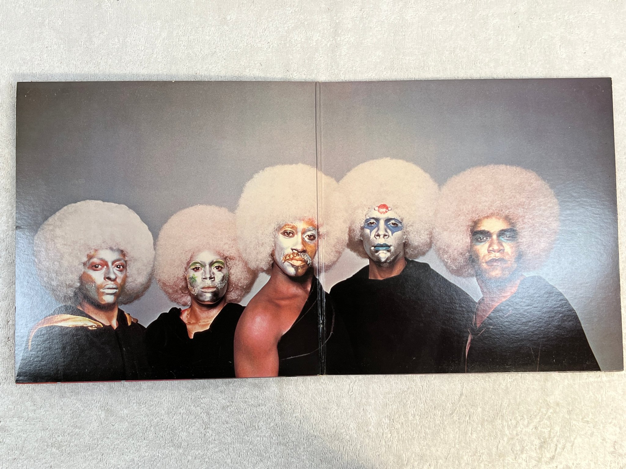 Omslagsbild för skivan THE UNDISPUTED TRUTH cosmic truth LP -75 US GORDY G6-970S1