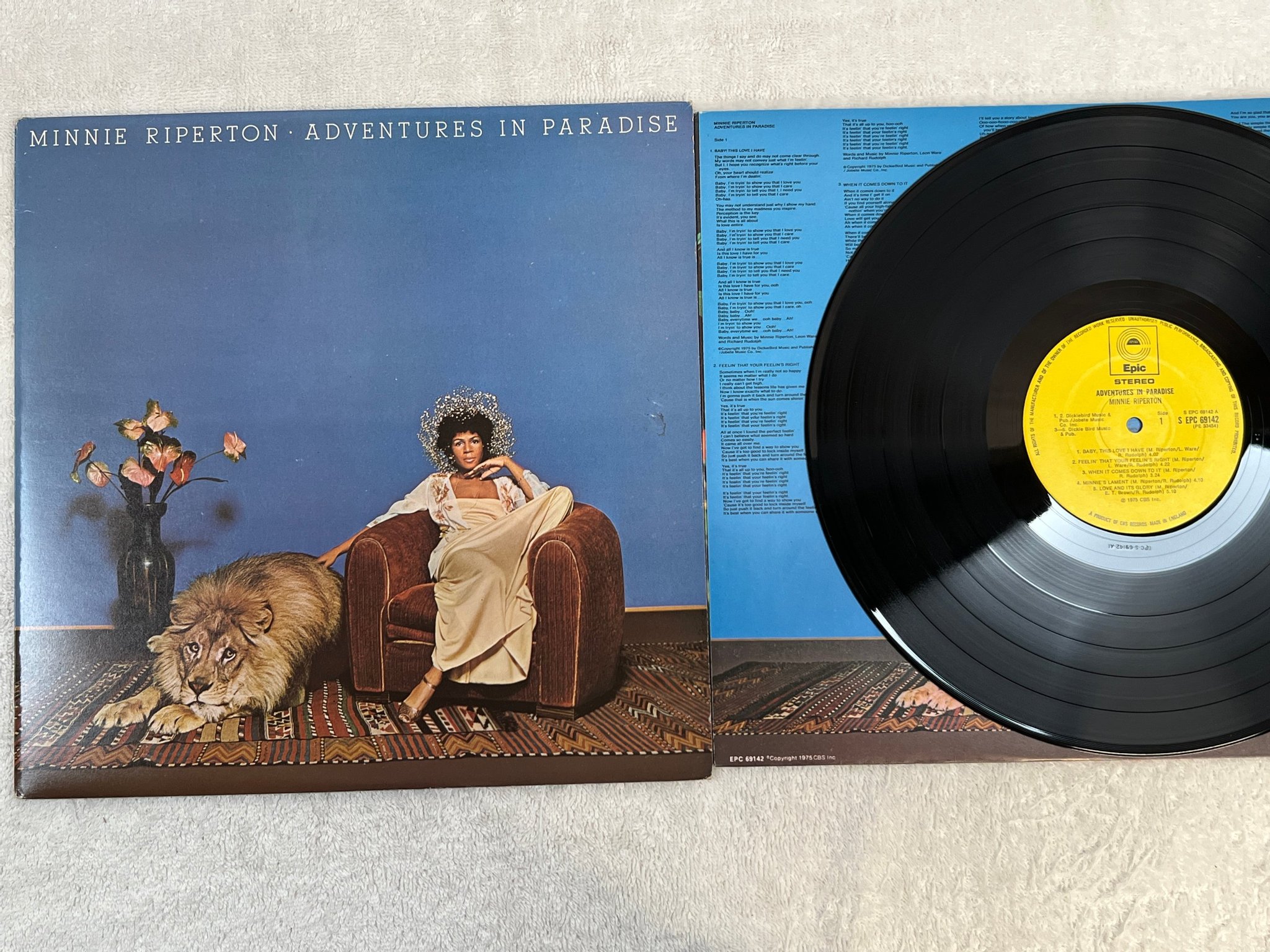 Omslagsbild för skivan MINNIE RIPERTON adventures in paradise LP -75 UK EPIC S EPC 69142
