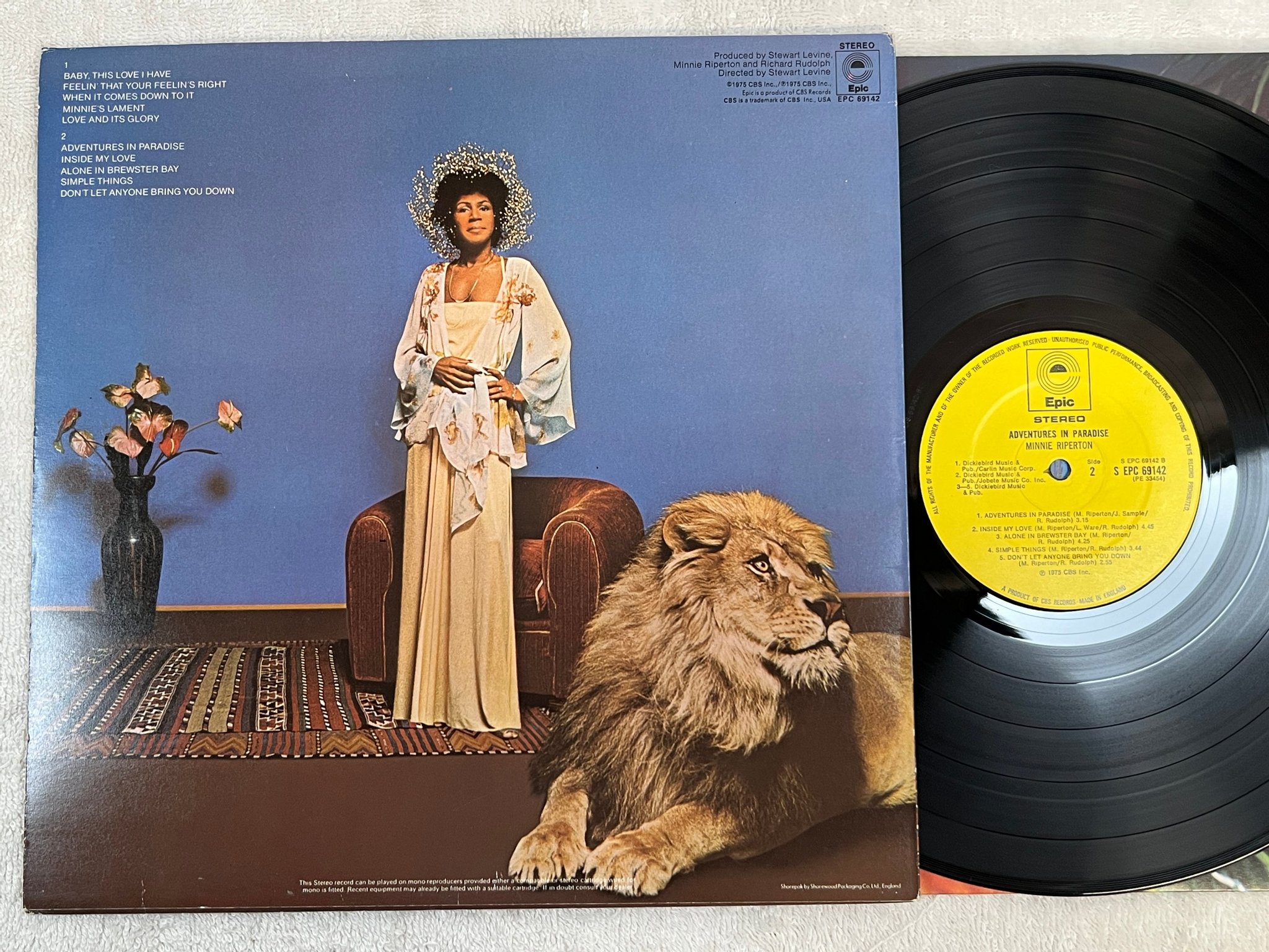 Omslagsbild för skivan MINNIE RIPERTON adventures in paradise LP -75 UK EPIC S EPC 69142