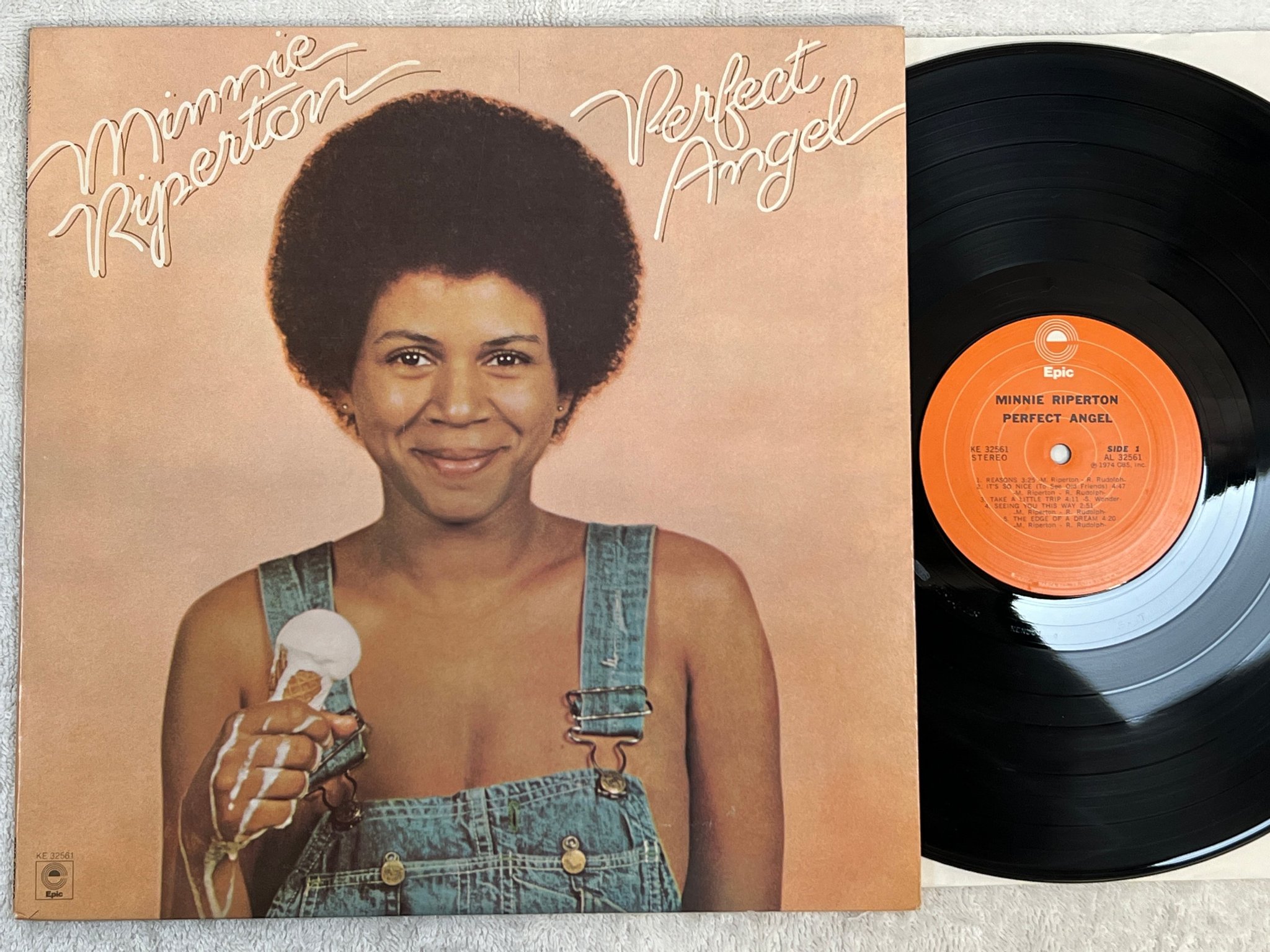 Omslagsbild för skivan MINNIE RIPERTON perfect angel LP -74 US EPIC KE 32561 *** LOVIN' YOU ***