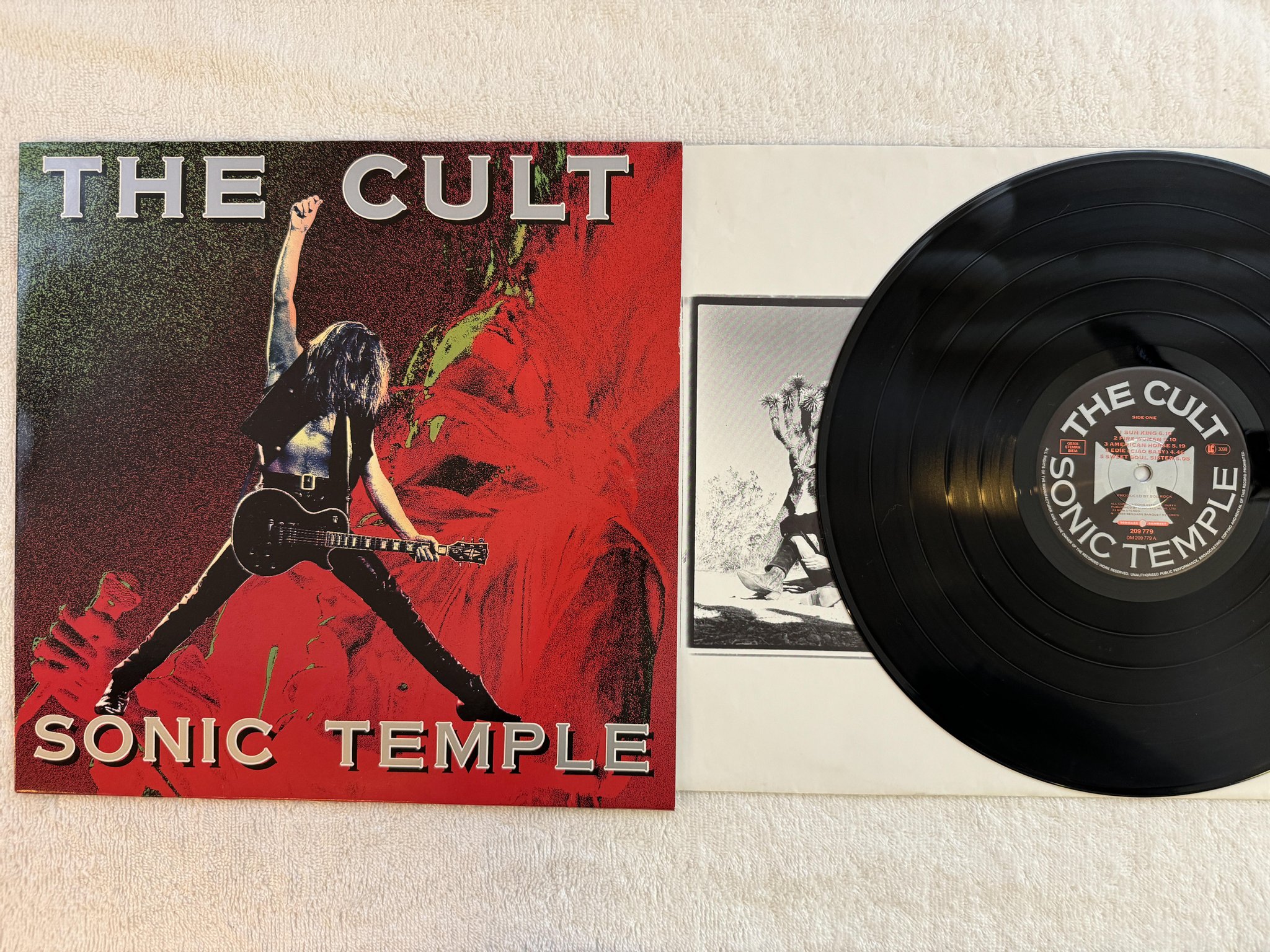 Omslagsbild för skivan THE CULT Sonic Temple LP -89 VIRGIN 209 779