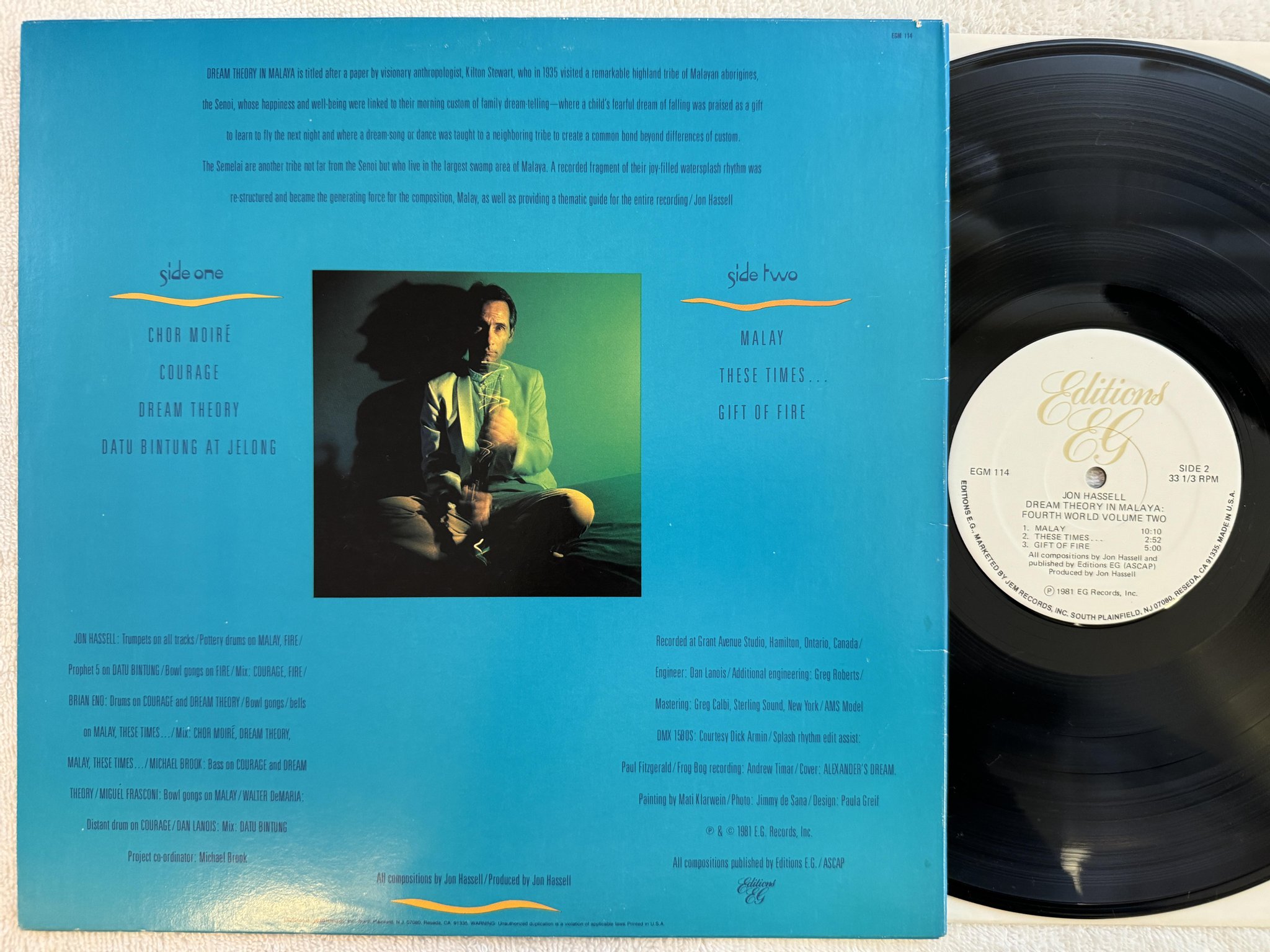 Omslagsbild för skivan JON HASSELL dream theory in Malaya LP -81 US EDITIONS EG EGM 114