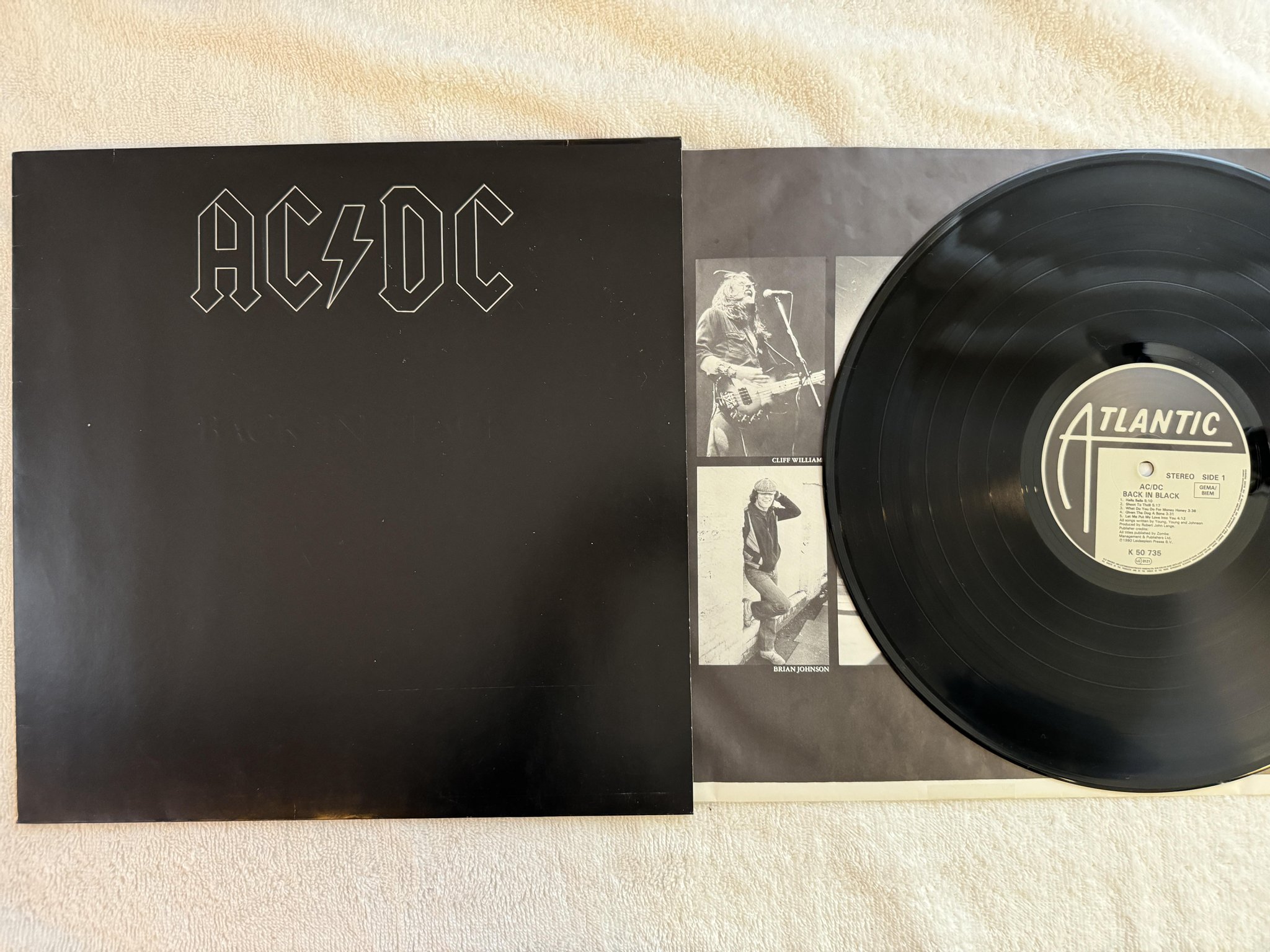 Omslagsbild för skivan AC/DC back in black LP -80 Ger ATLANTIC K 50735