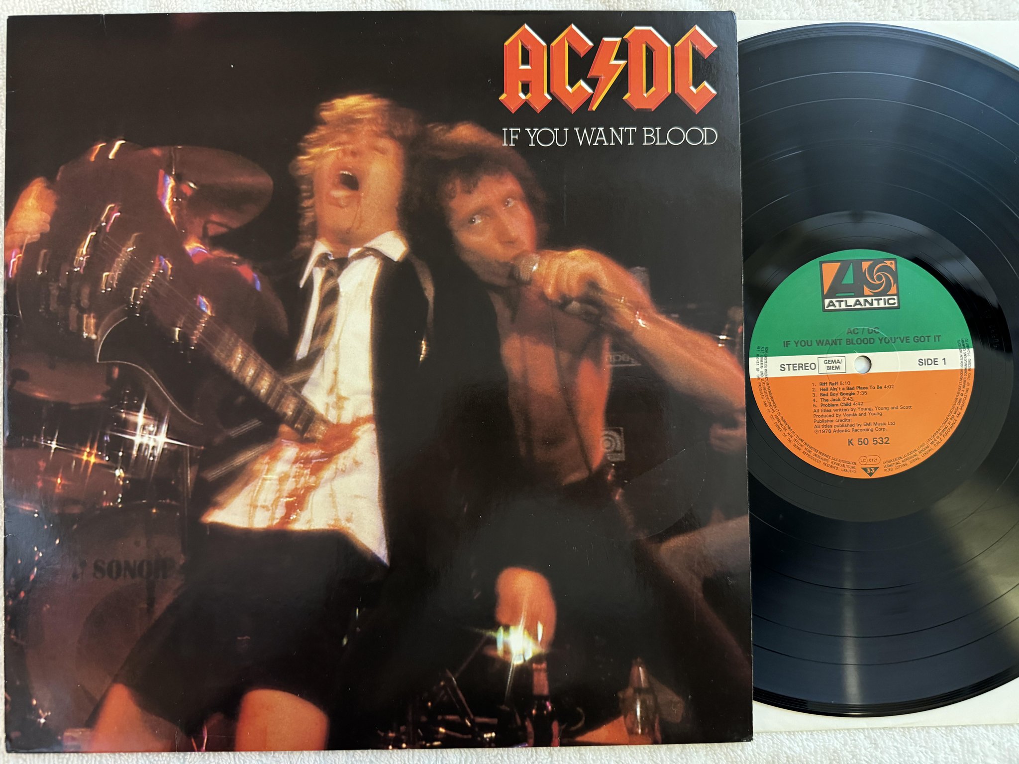 Omslagsbild för skivan AC/DC if you want blood you've got it LP -78 Ger ATLANTIC K 50532