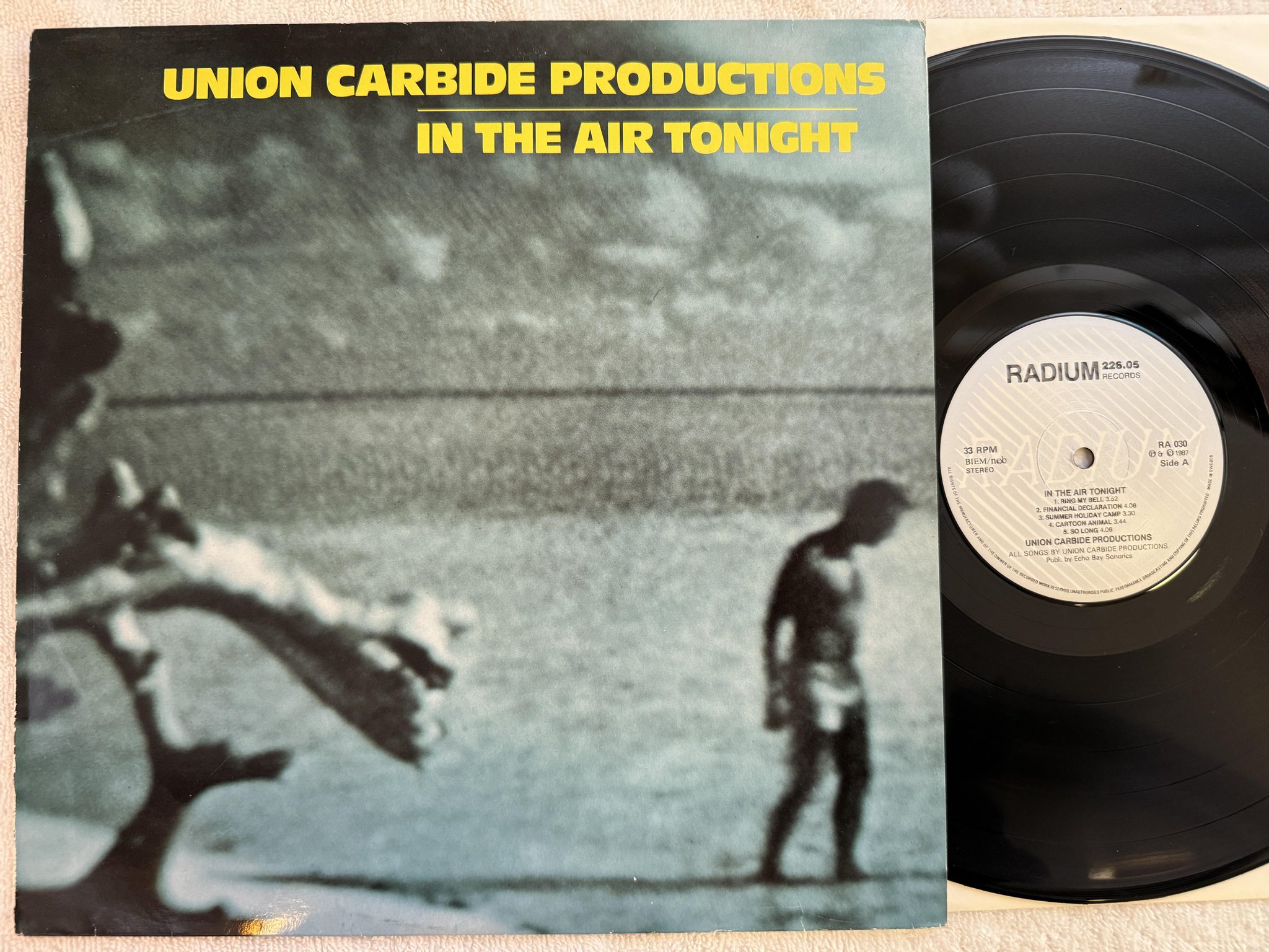 Omslagsbild för skivan UNION CARBIDE PRODUCTIONS in the air tonight LP -87 RADIUM 226.05 RA 030