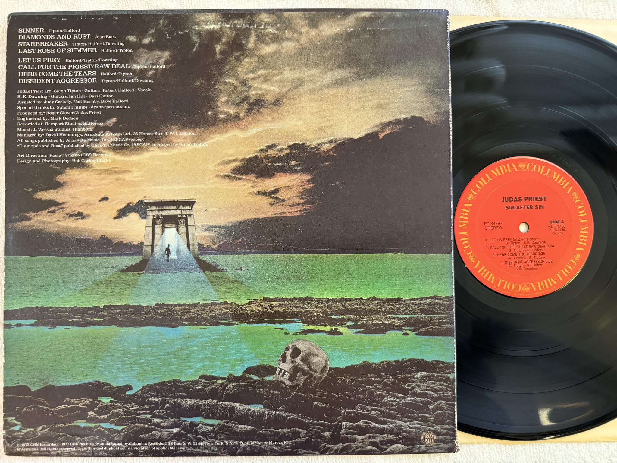 Omslagsbild för skivan JUDAS PRIEST sin after sin LP -77 US COLUMBIA PC 34787