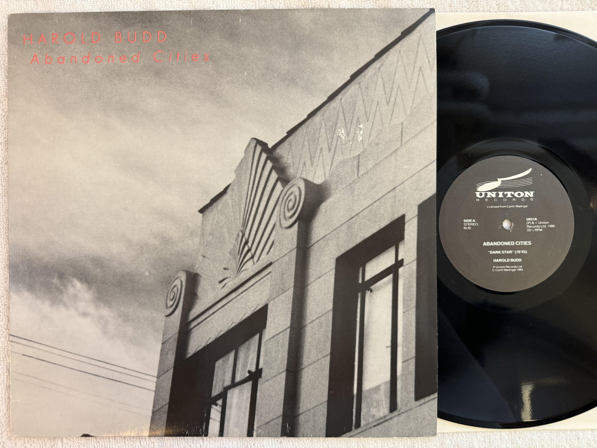 Omslagsbild för skivan HAROLD BUDD abandoned cities LP -86 Norway UNITON U031 *** ambient ***