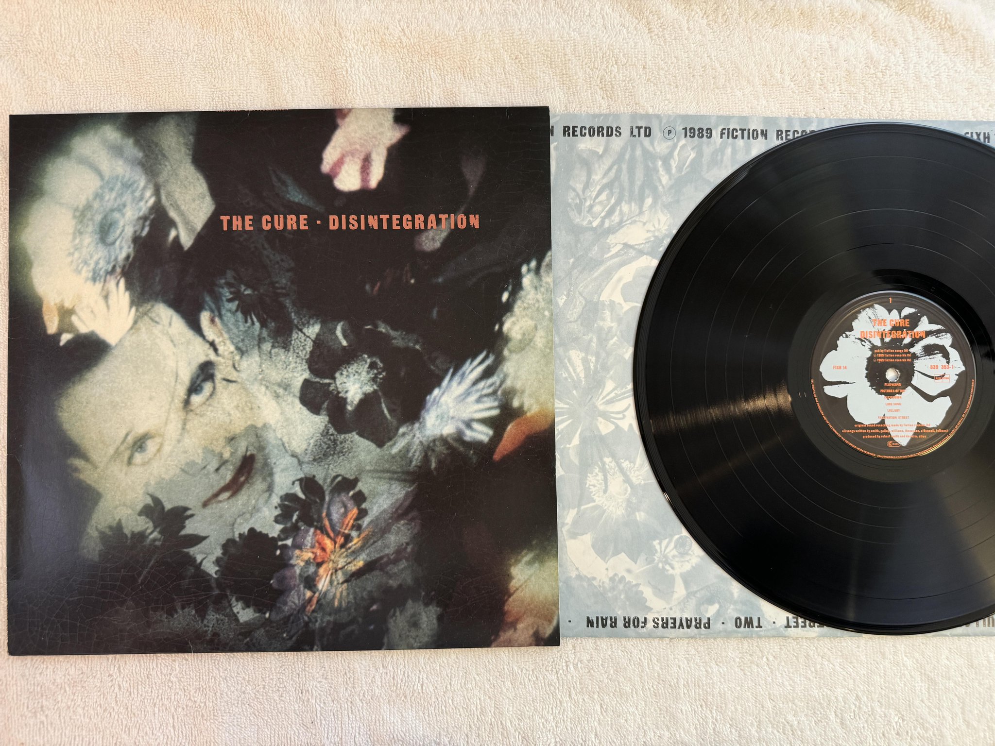 Omslagsbild för skivan THE CURE Disintegration LP -89 EU POLYGRAM 839 353-1 *** SMOOTH COVER ***