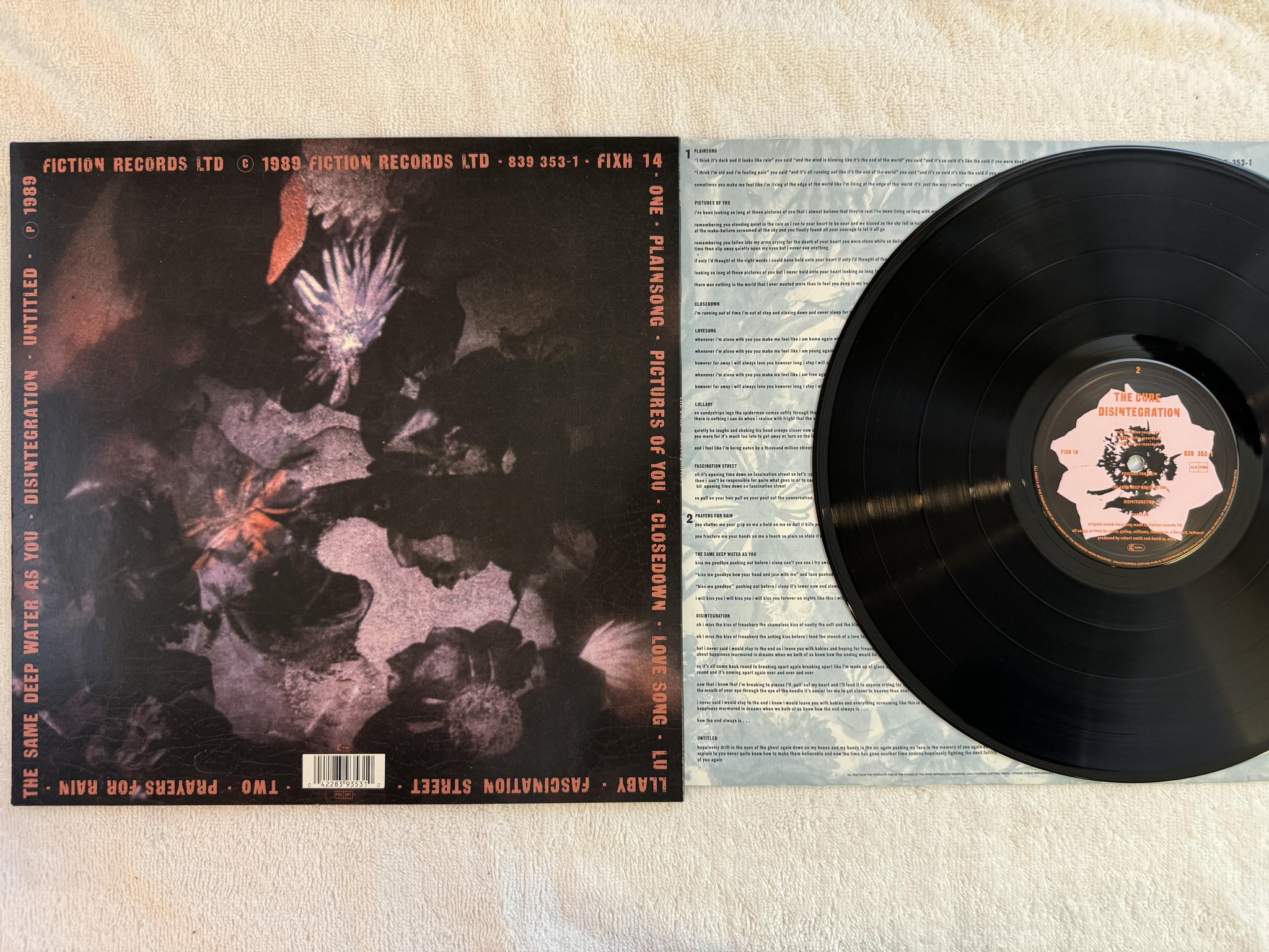 Omslagsbild för skivan THE CURE Disintegration LP -89 EU POLYGRAM 839 353-1 *** SMOOTH COVER ***