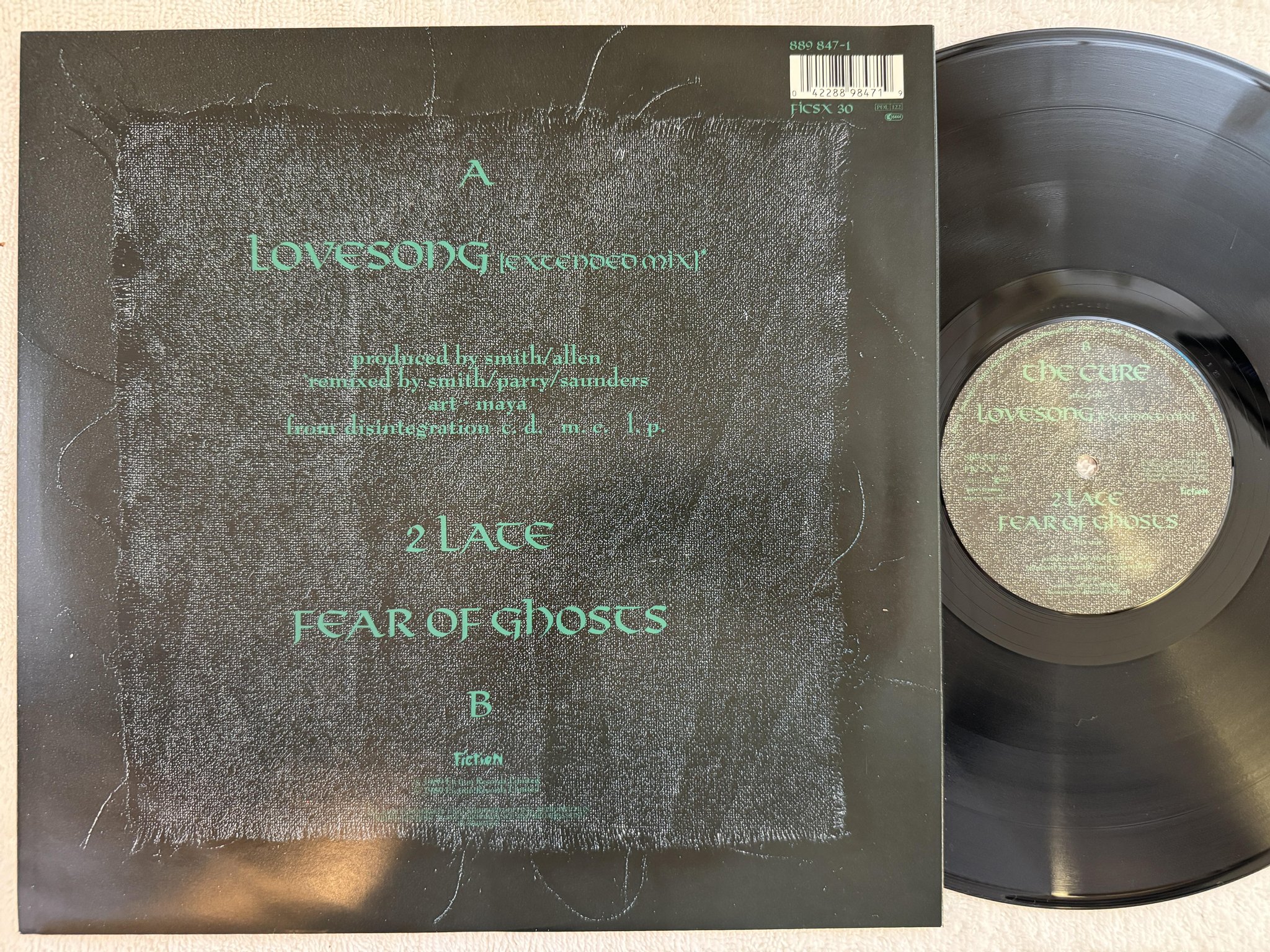 Omslagsbild för skivan THE CURE Lovesong 12"single -89 UK FICTION FICSX 30