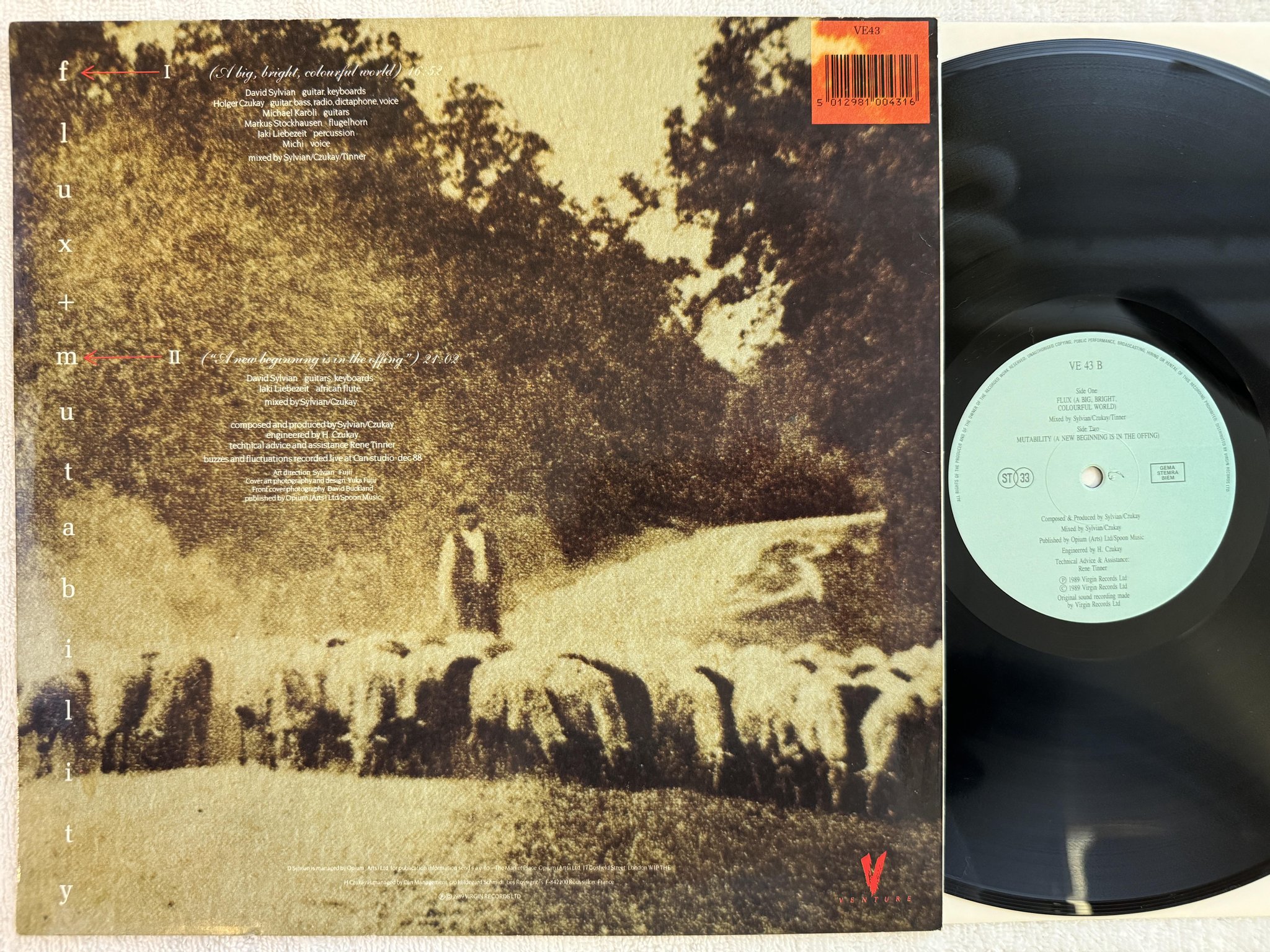 Omslagsbild för skivan DAVID SYLVIAN - HOLGER CZUKAY flux + mutability LP -89 VENTURE VE 43