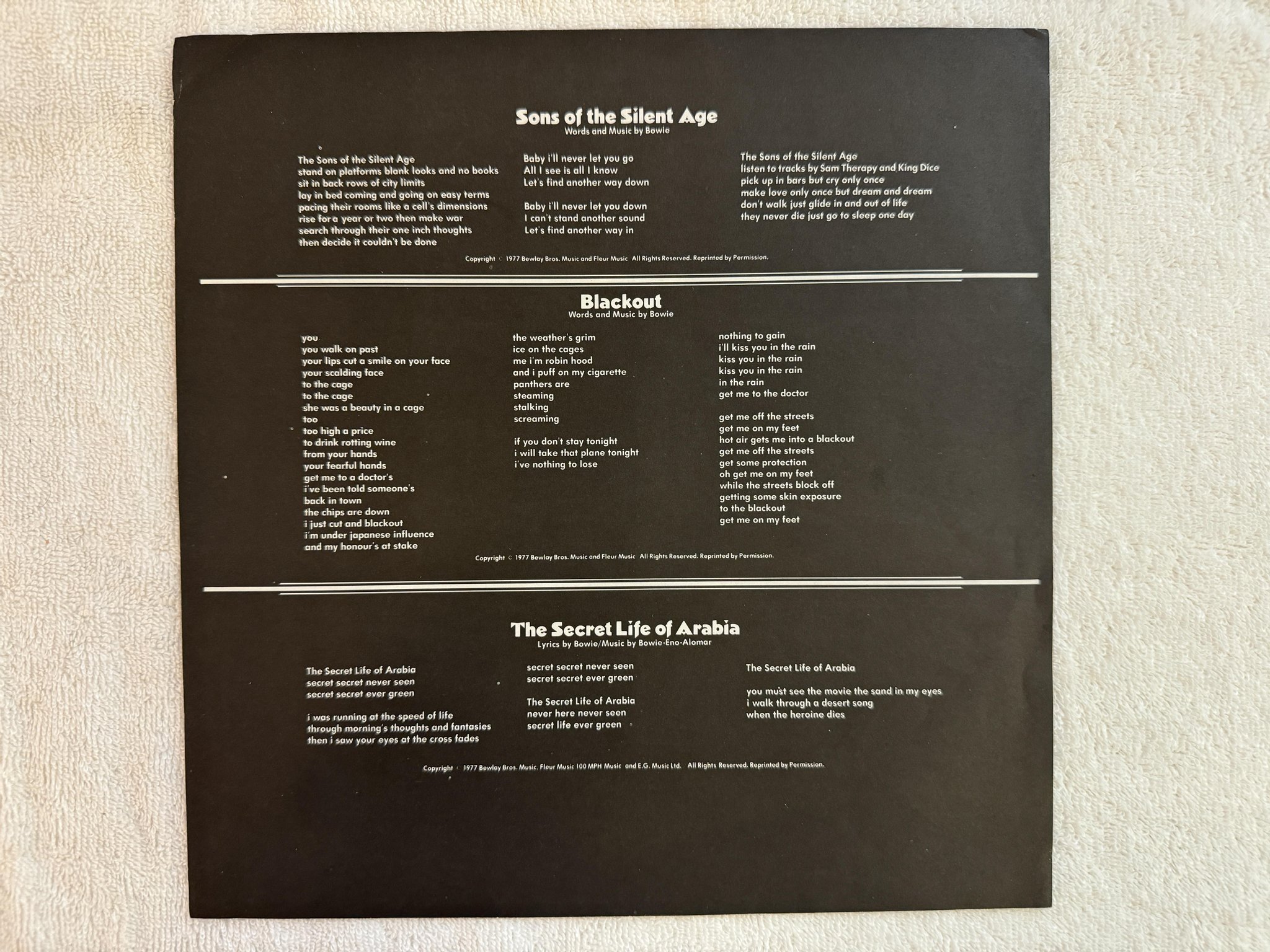 Omslagsbild för skivan DAVID BOWIE heroes LP -77 UK RCA PL 12522