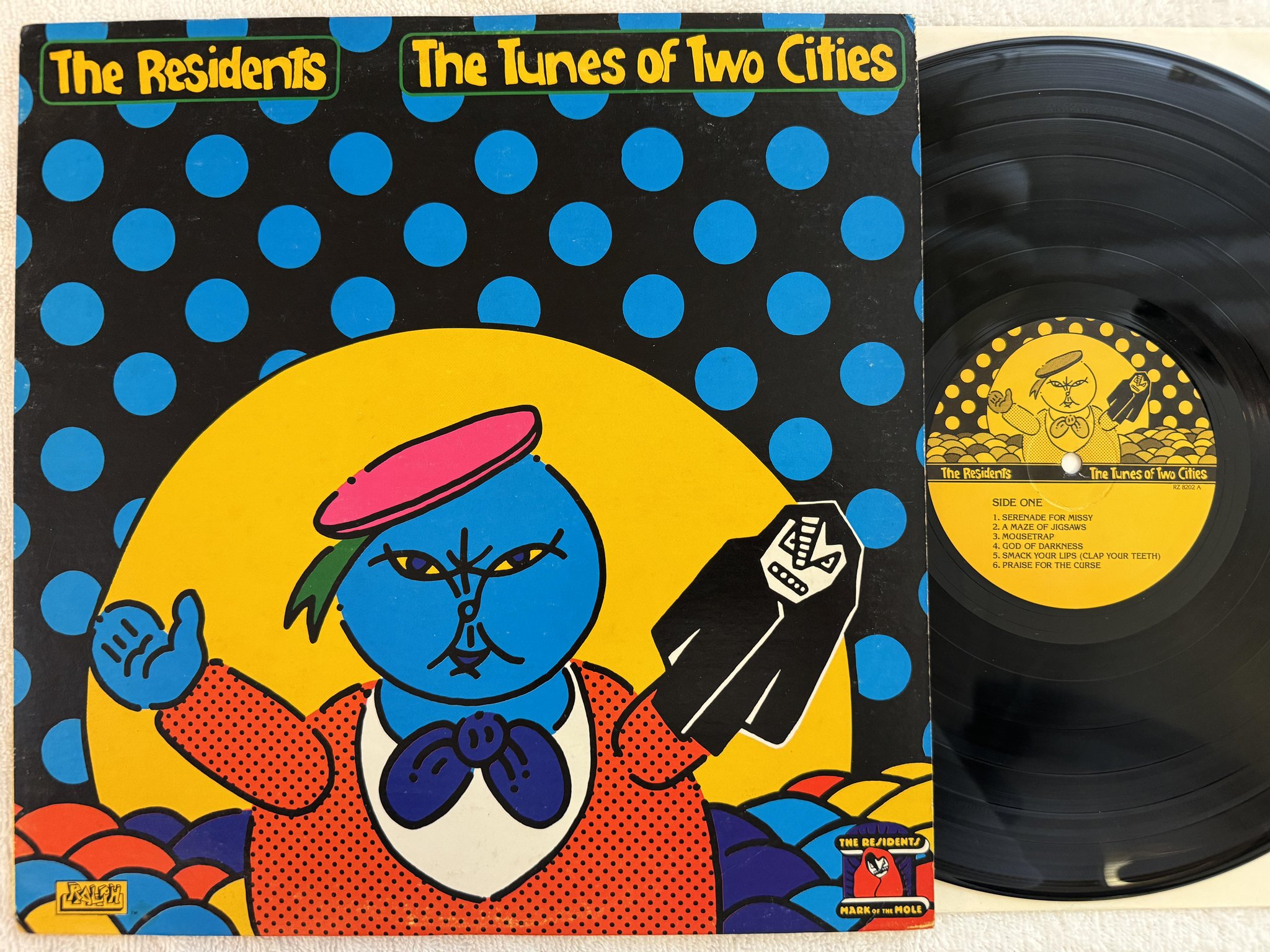 Omslagsbild för skivan THE RESIDENTS the tunes of two cities LP -82 US RALPH RZ 8202