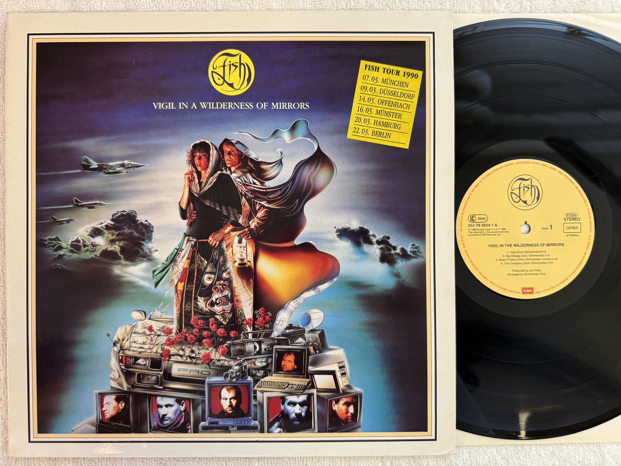 Omslagsbild för skivan FISH vigil In A Wilderness Of Mirrors LP -90 EMI 064 7 93634 1