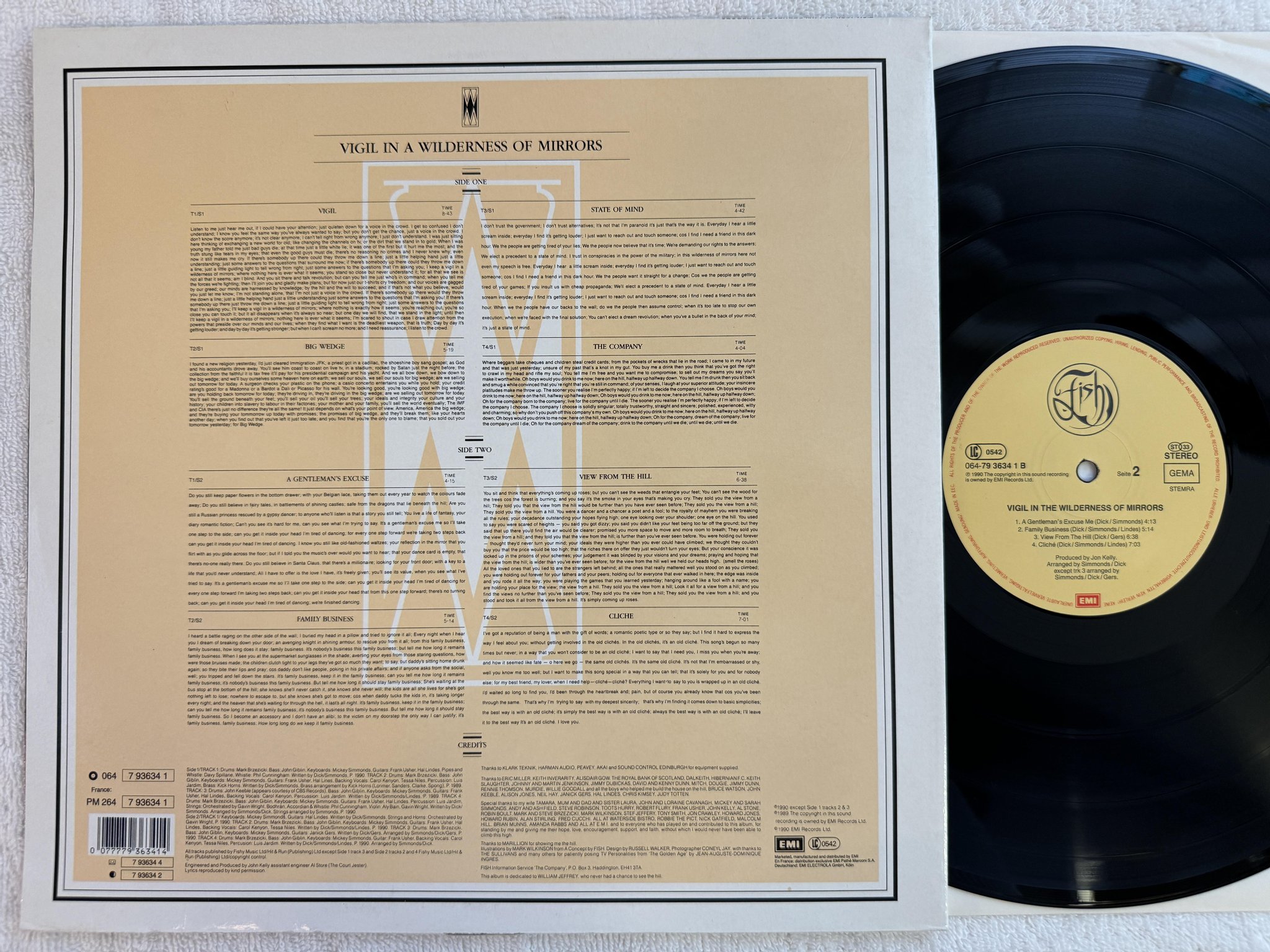 Omslagsbild för skivan FISH vigil In A Wilderness Of Mirrors LP -90 EMI 064 7 93634 1