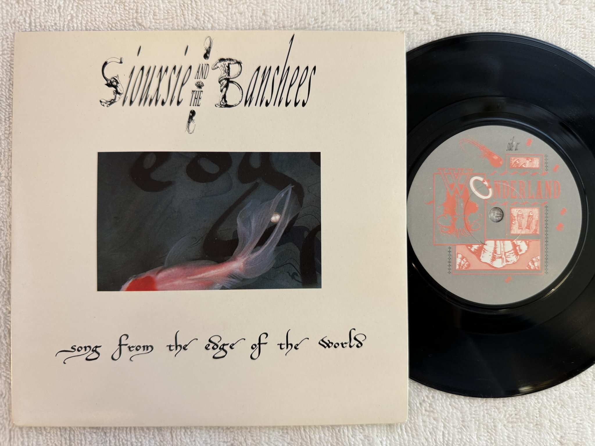 Omslagsbild för skivan SIOUXSIE & THE BANSHEES Song From The Edge Of The World 7" -87 polydor she 13