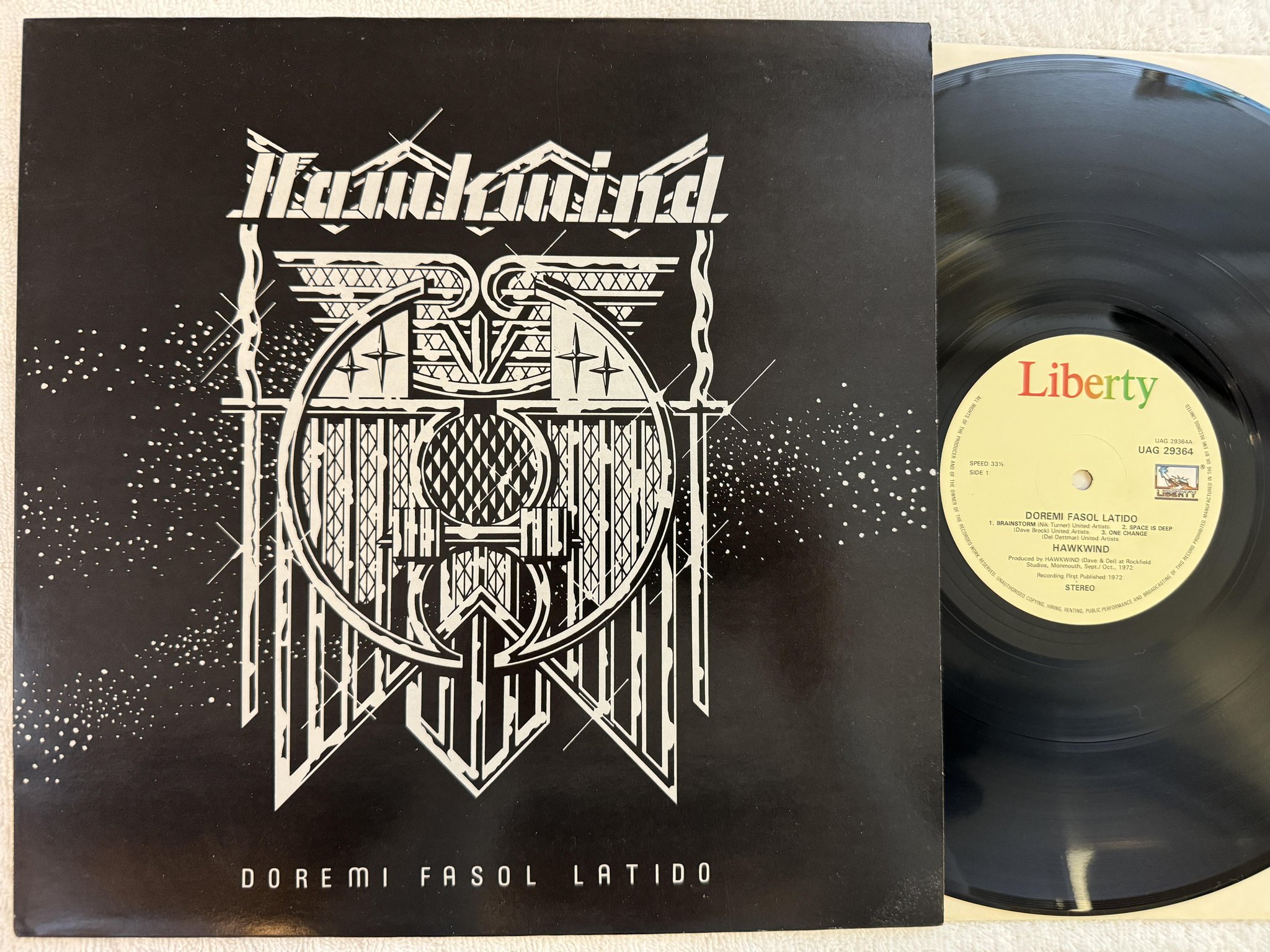 Omslagsbild för skivan HAWKWIND doremi fasol latido LP -72/81 UK LIBERTY UAG 29364