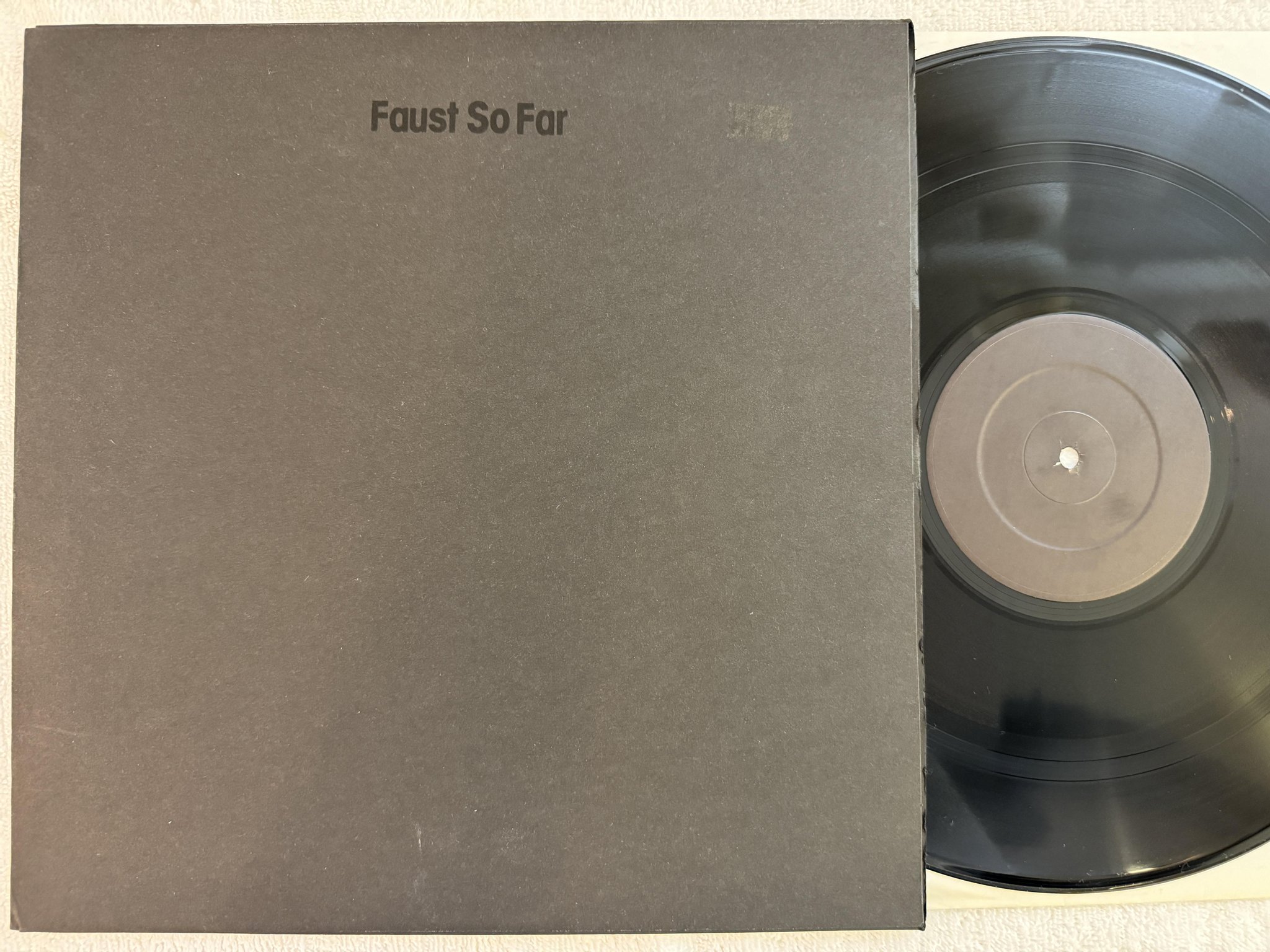 Omslagsbild för skivan FAUST So far LP -79 UK RECOMMENDED R.R. ^ two *** 9 ART PRINTS ***