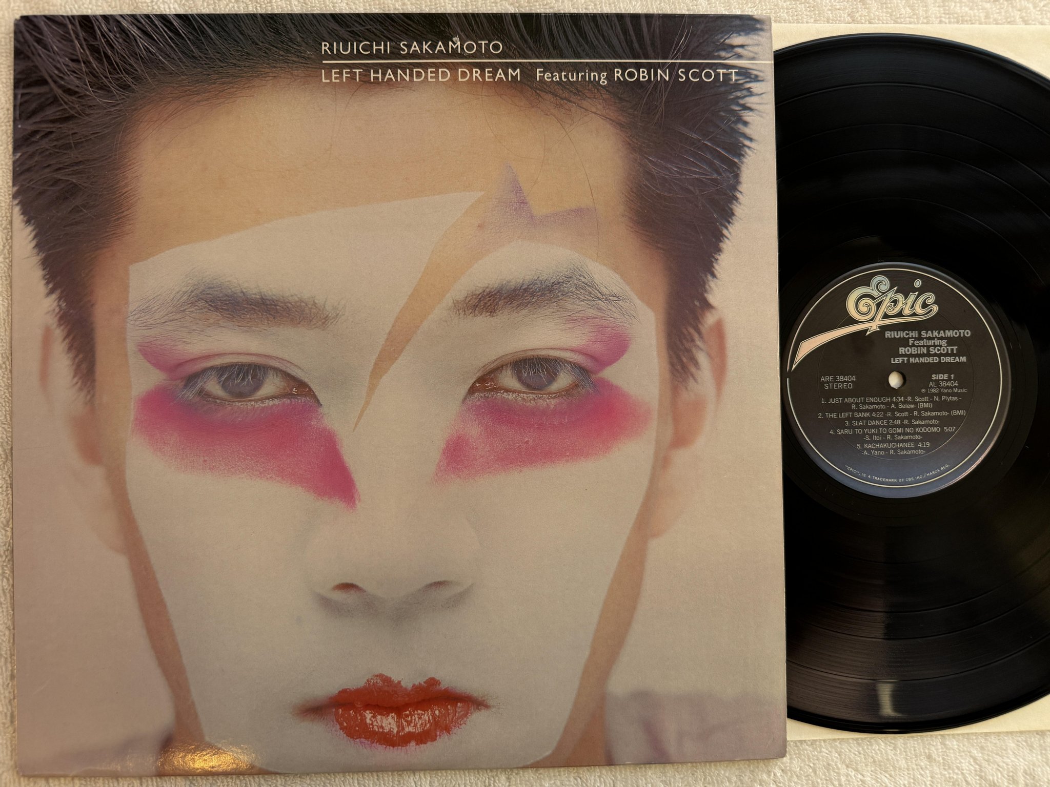 Omslagsbild för skivan RIUICHI SAKAMOTO Left Handed Dream LP -82 US epic are-38404