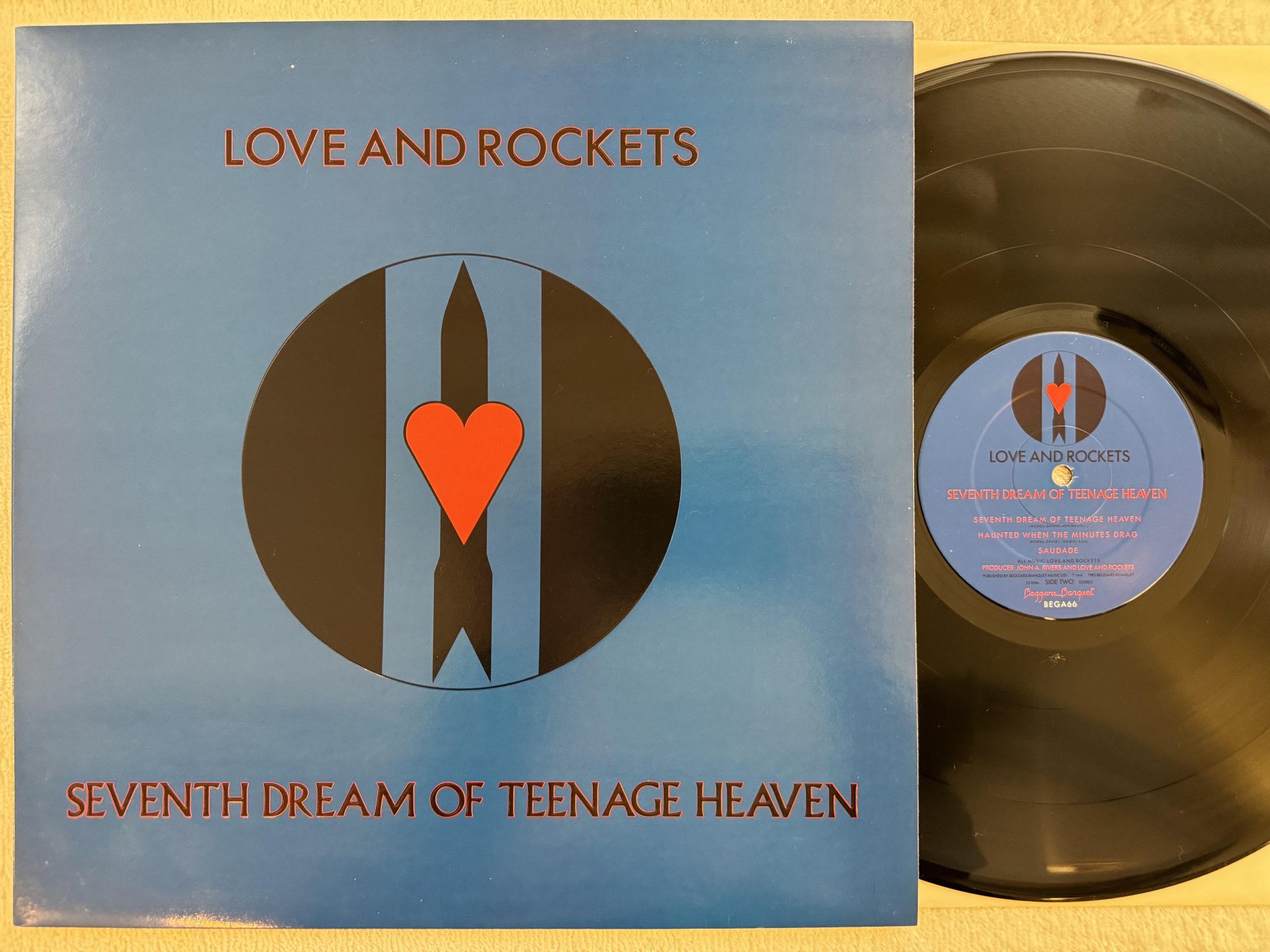 Omslagsbild för skivan LOVE AND ROCKETS Seventh Dream Of Teenage Heaven LP -85 UK *** damont ***