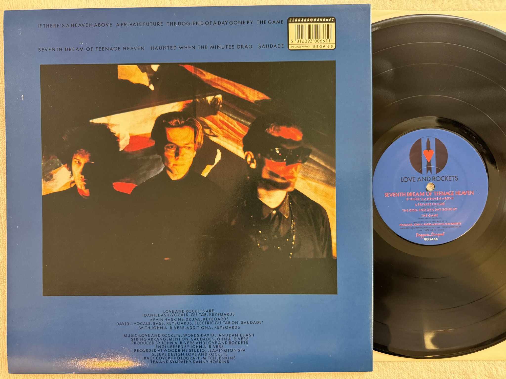 Omslagsbild för skivan LOVE AND ROCKETS Seventh Dream Of Teenage Heaven LP -85 UK *** damont ***