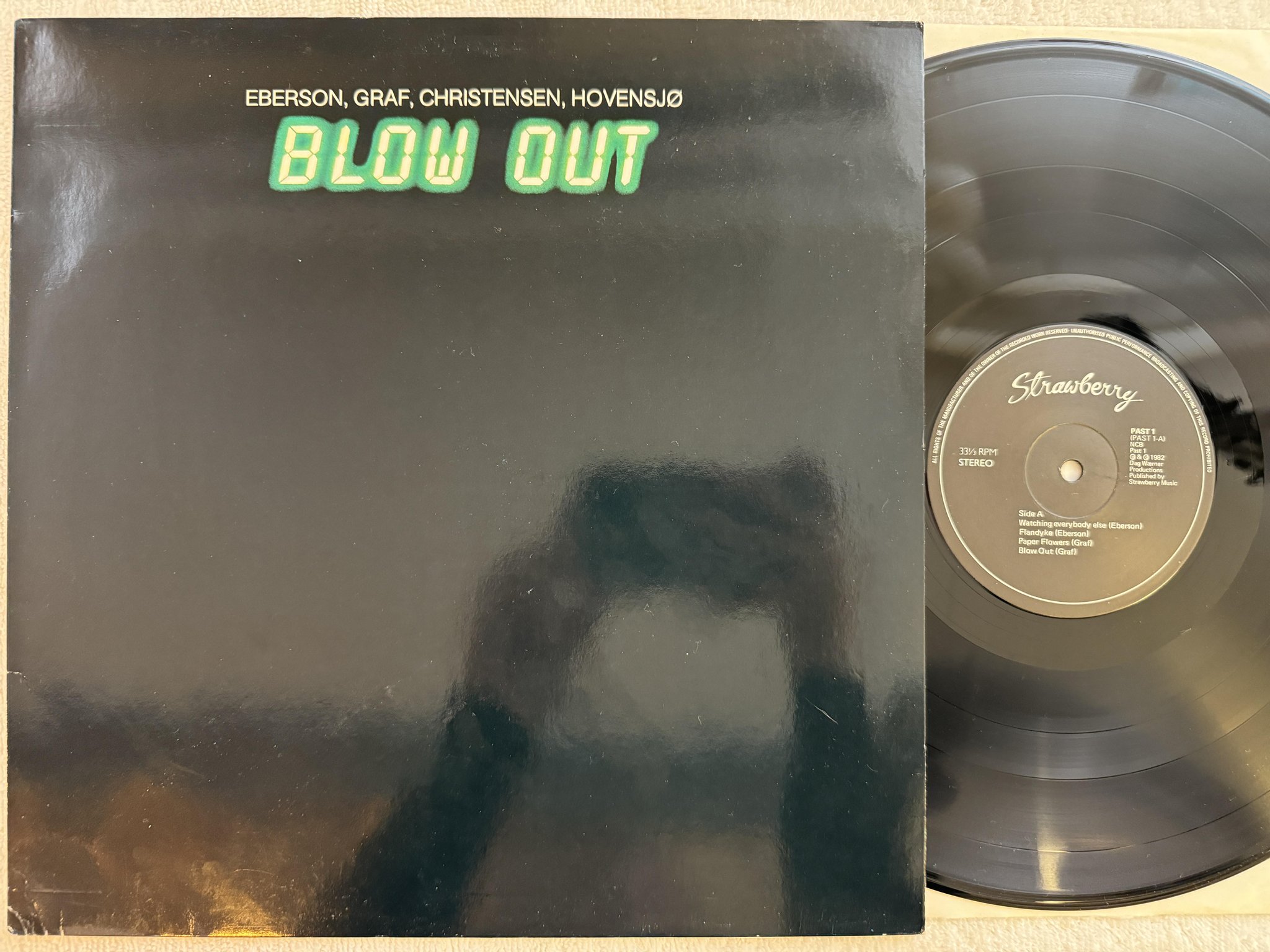 Omslagsbild för skivan EBERSON GRAF CHRISTENSEN HOVENSJØ blow out LP -82 Nor STRAWBERRY Past 1