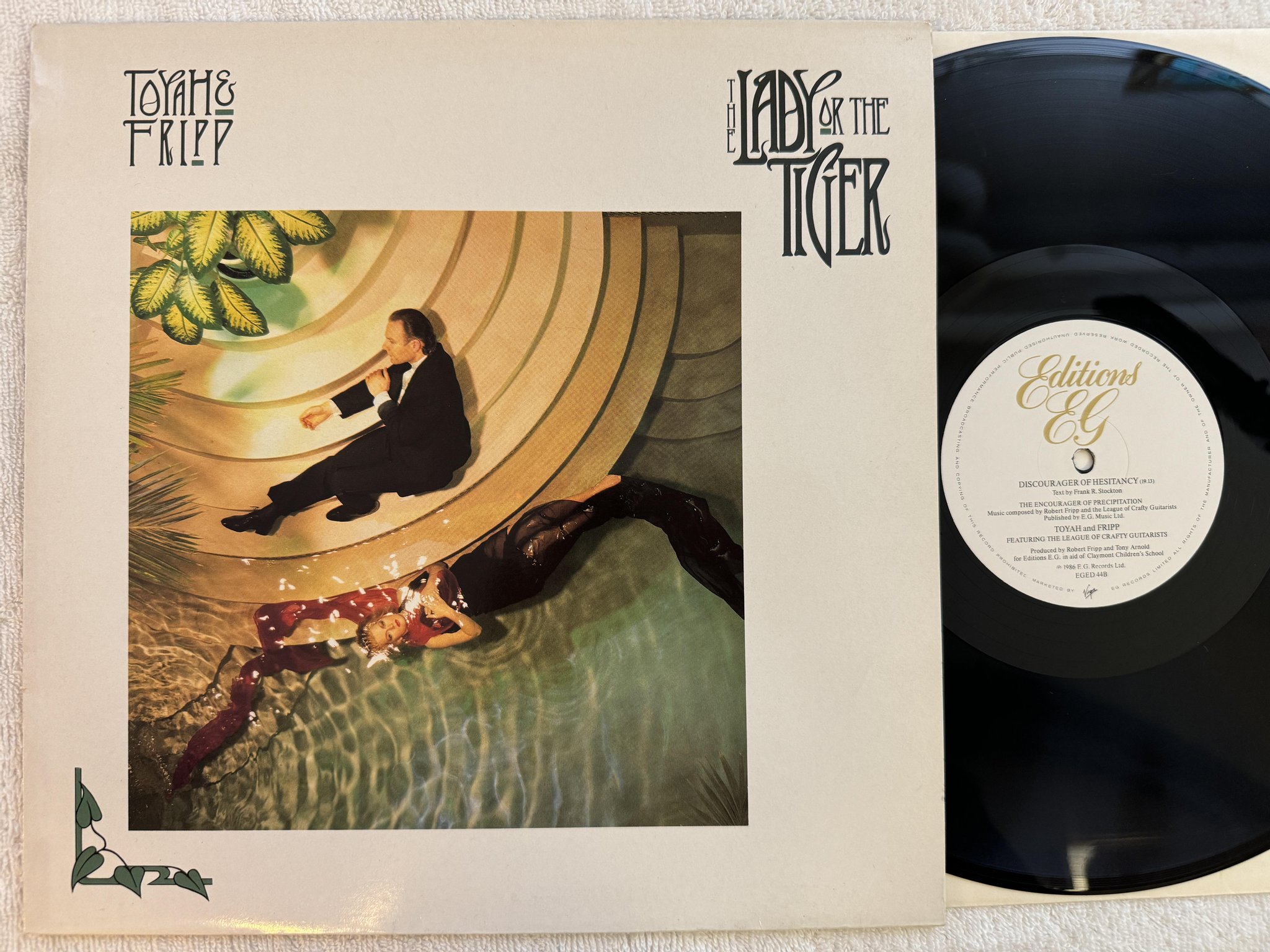 Omslagsbild för skivan TOYAH & FRIPP the lady and the tiger LP -86 EDITIONS EG EGED 44