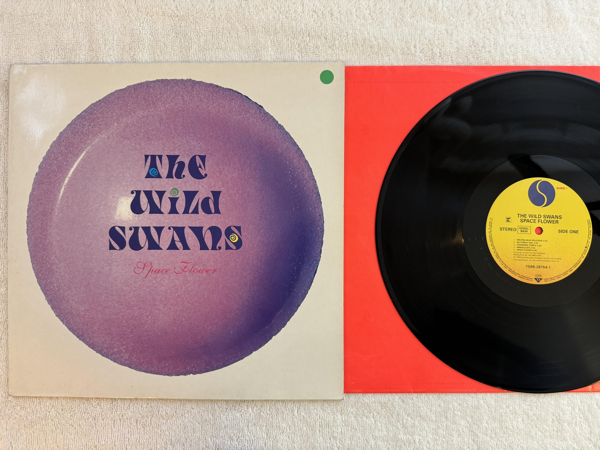 Omslagsbild för skivan THE WILD SWANS space flower LP -90 SIRE 7599-26154-1