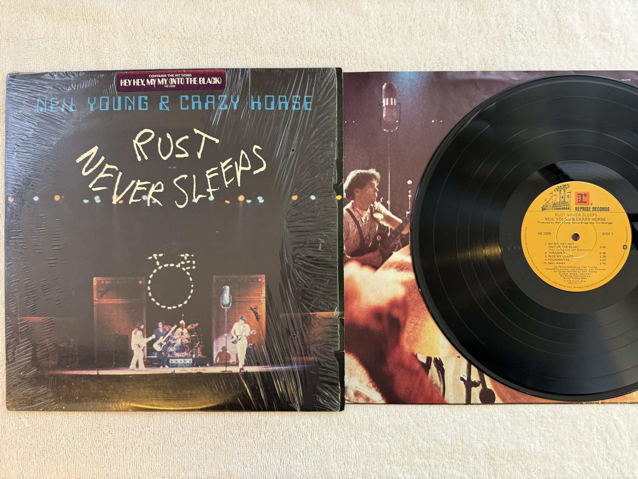 Omslagsbild för skivan NEIL YOUNG & CRAZY HORSE rust never sleeps LP -79 US REPRISE ** HYPE STICKER **