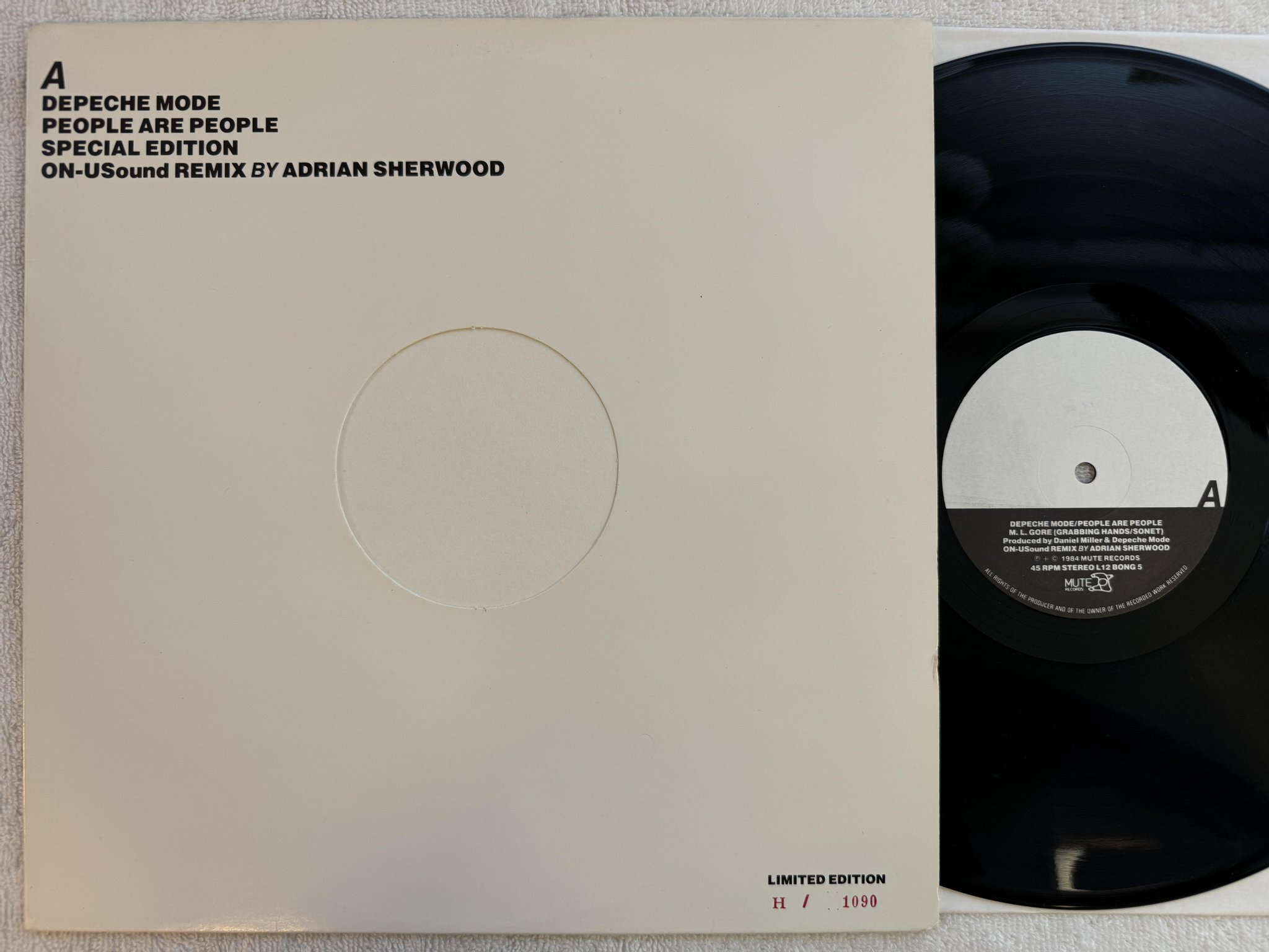 Omslagsbild för skivan DEPECHE MODE people are people 12" -84 UK MUTE L12 BONG 5 ** numbered #1090 **