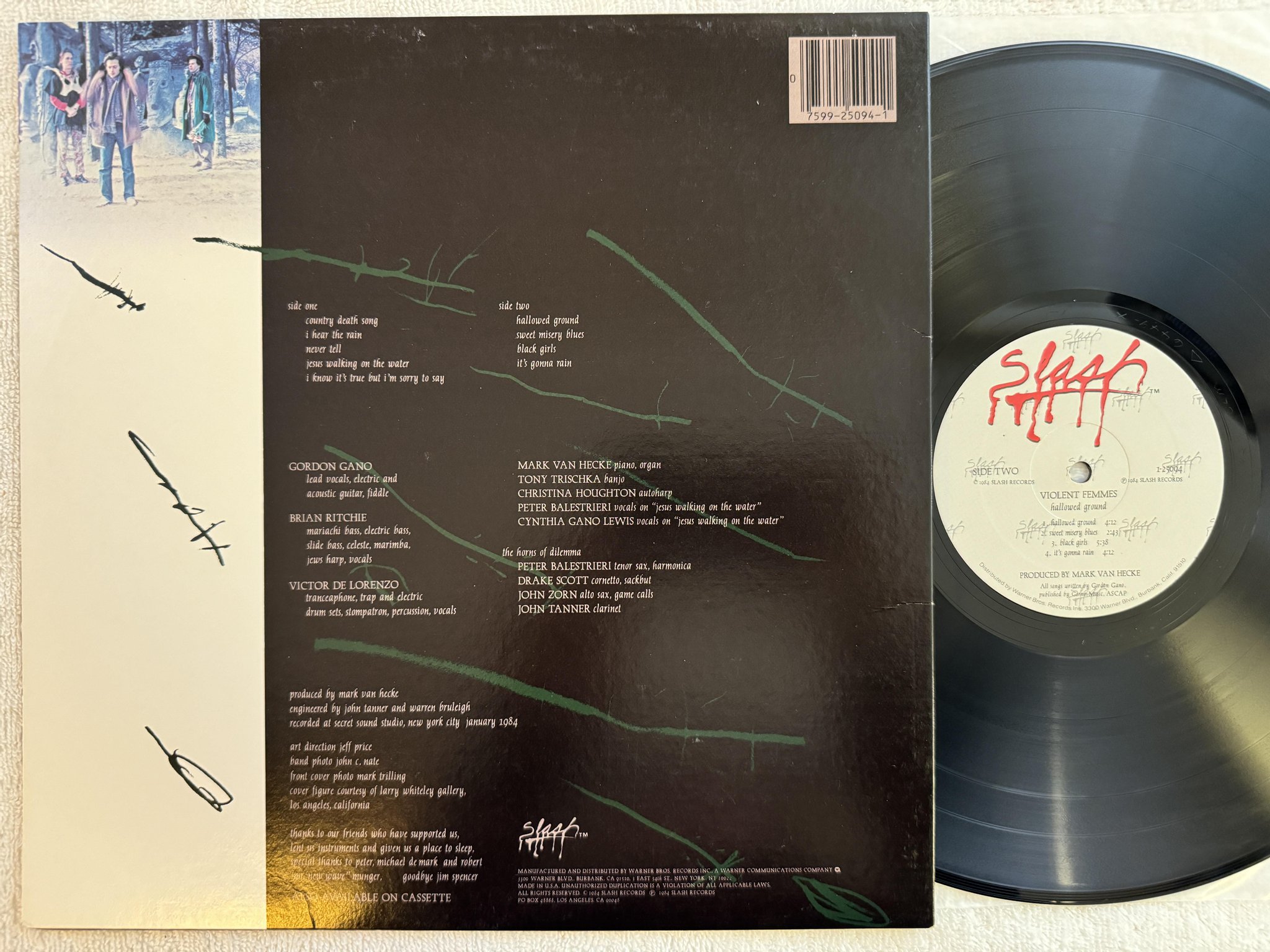 Omslagsbild för skivan VIOLENT FEMMES hallowed ground LP -84 US SLASH 1-25094