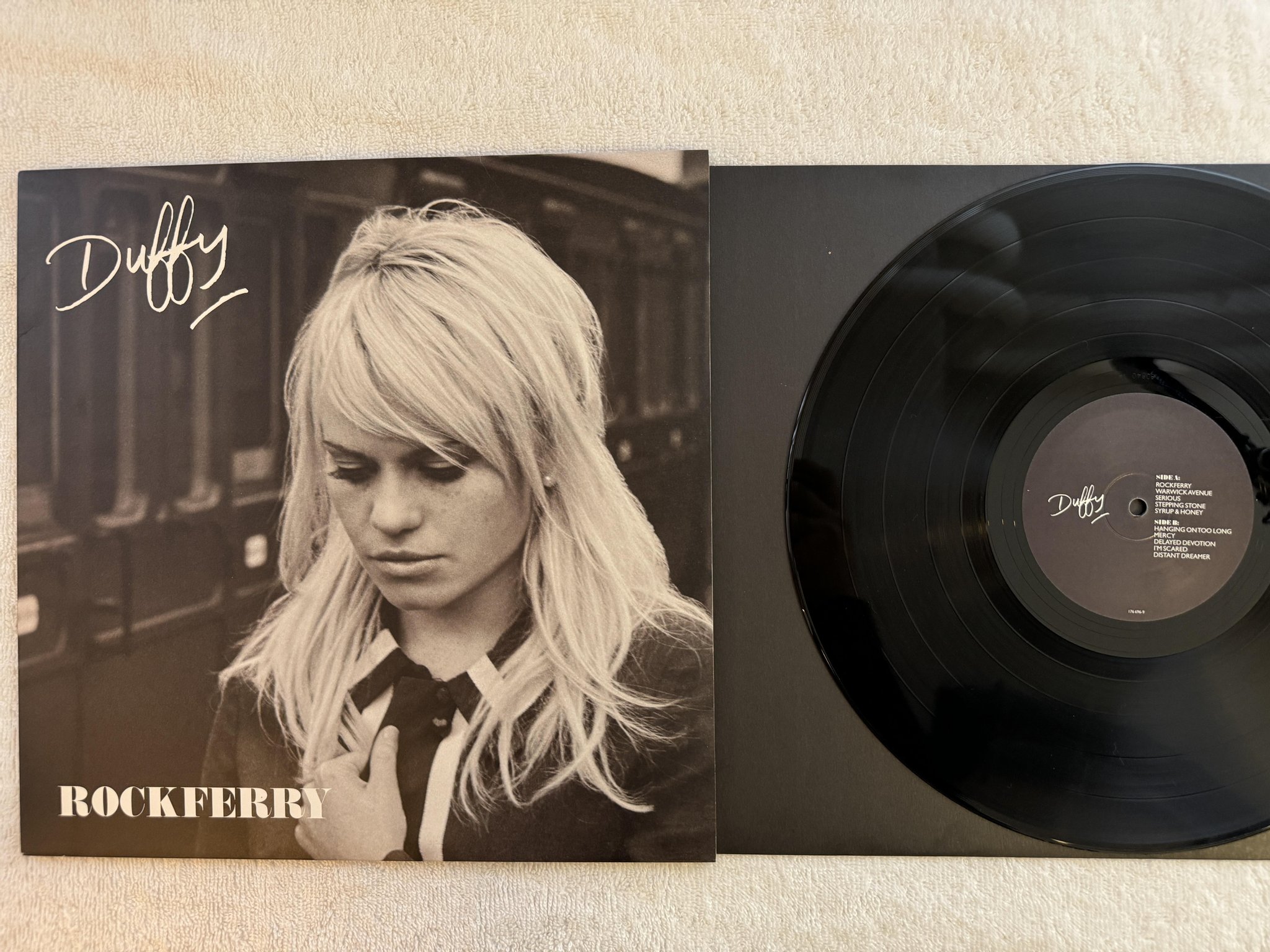 Omslagsbild för skivan DUFFY Rockferry LP 2008 EU A&M 176 696-9 *** NEO SOUL ***