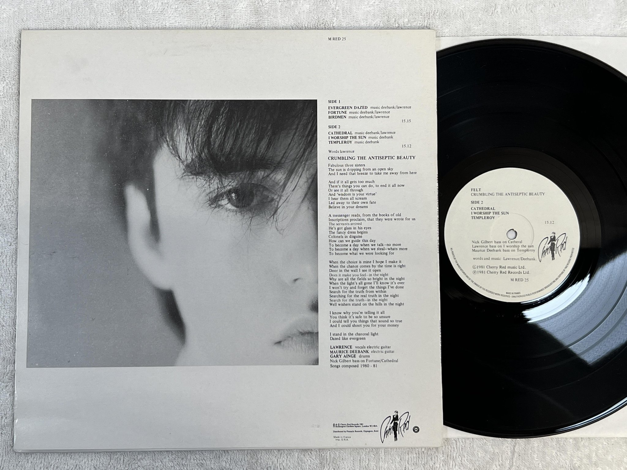 Omslagsbild för skivan FELT Crumbling The Antiseptic Beauty LP re UK CHERRY RED M RED 25 ** ETHEREAL **