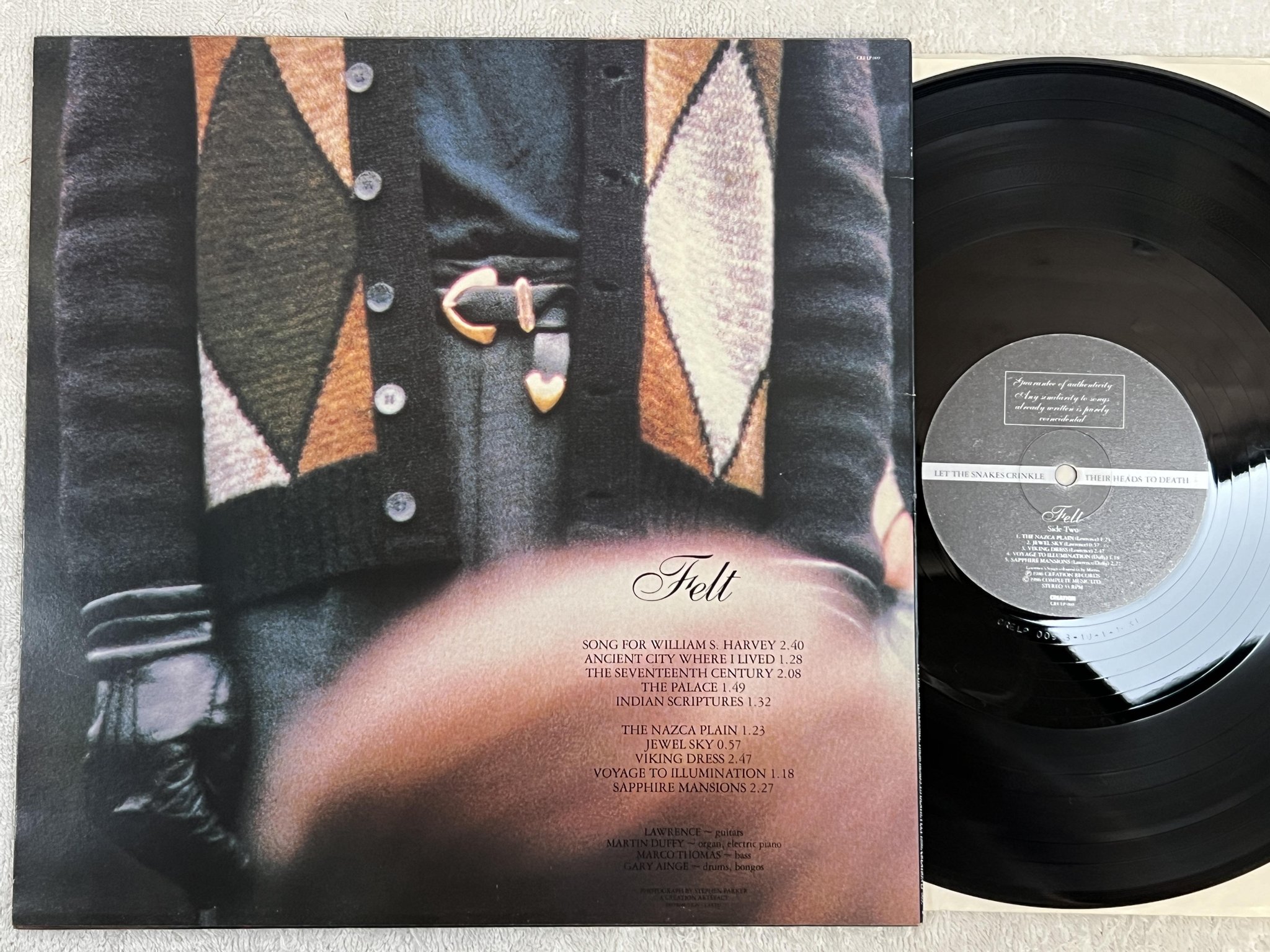 Omslagsbild för skivan FELT Let The Snakes Crinkle Their Heads To Death LP -86 UK CREATION CRE LP 009