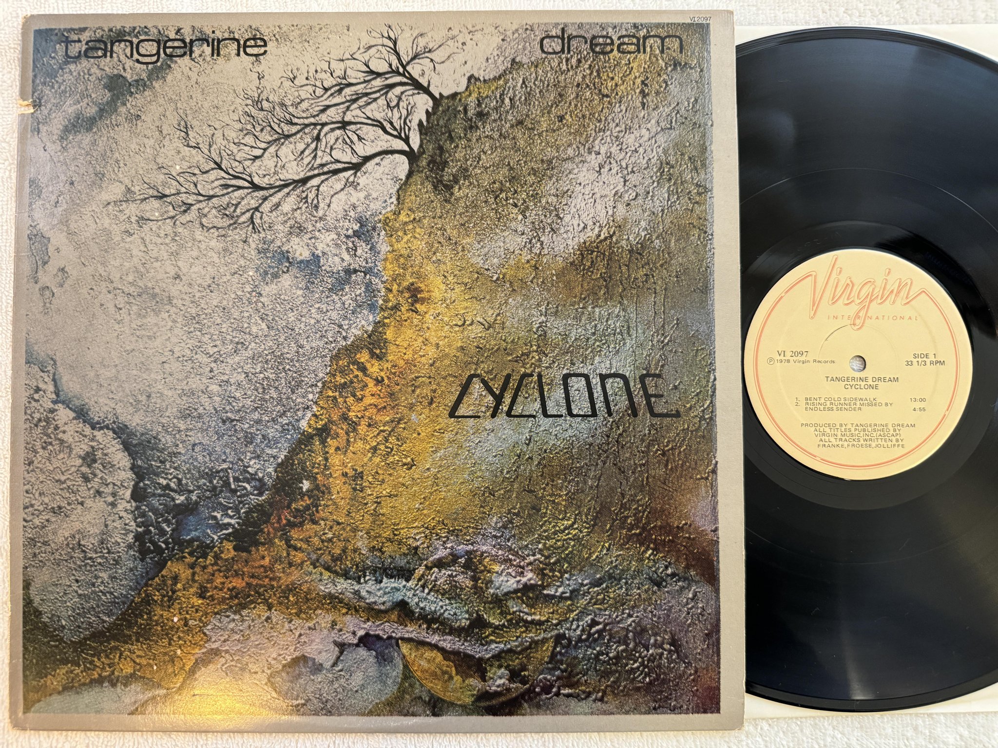 Omslagsbild för skivan TANGERINE DREAM cyclone LP -78 US VIRGIN VI 2097